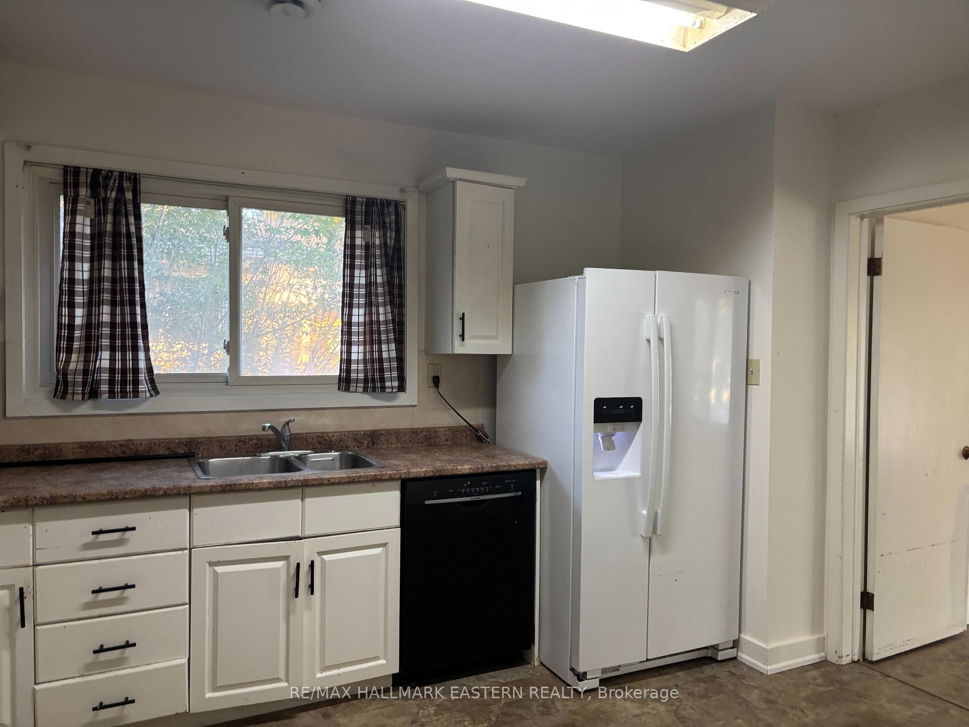 Photo 4 of Unit main floor unit, 893 Ford Street, Peterborough, Otonabee Ward 1 — HOMEH