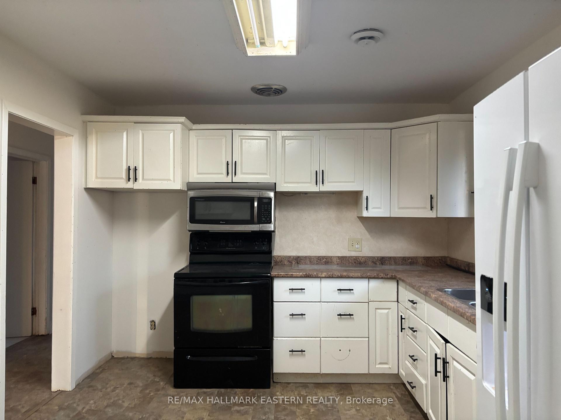 Photo 5 of Unit main floor unit, 893 Ford Street, Peterborough, Otonabee Ward 1 — HOMEH