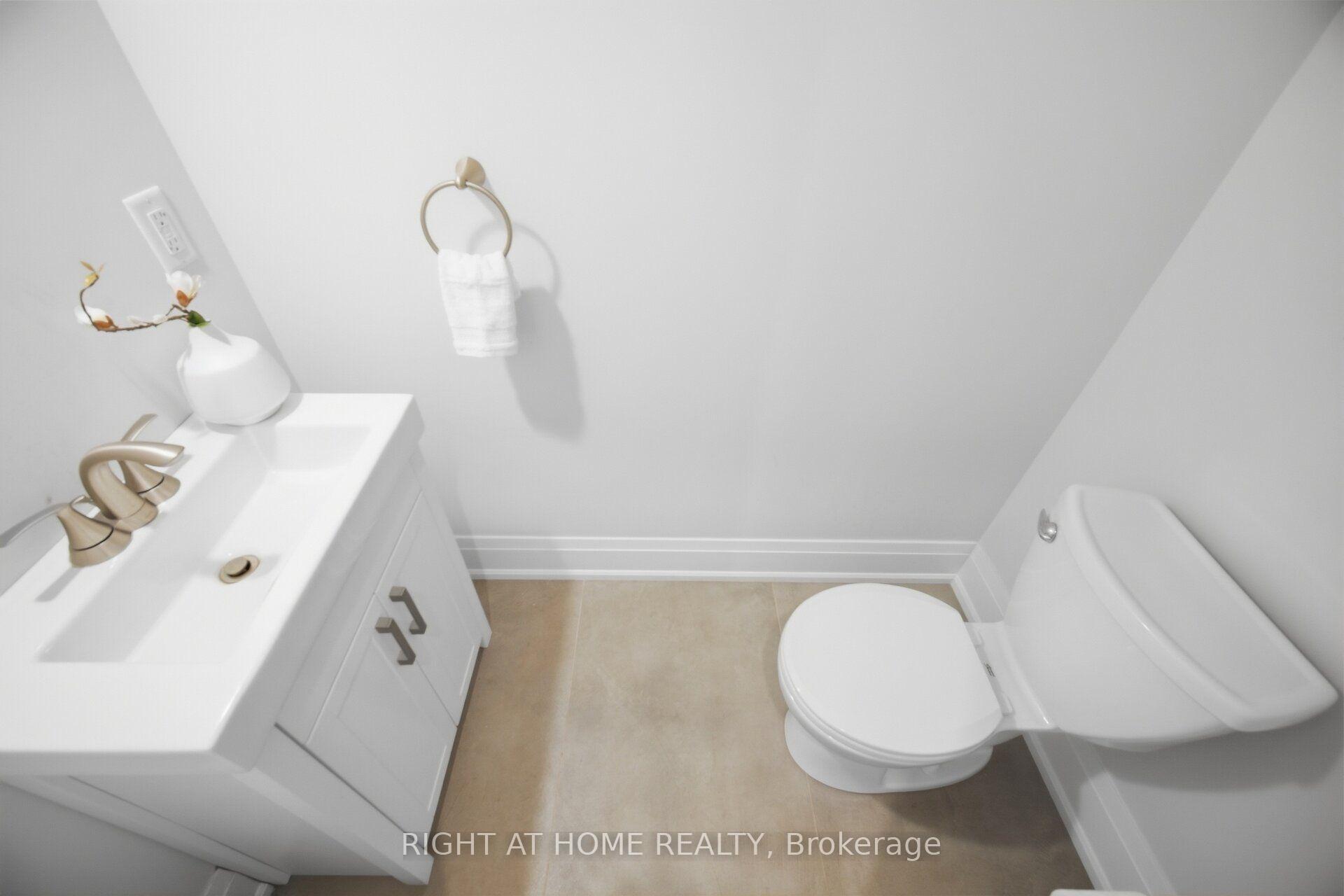 Photo 21 of 107 Trethewey Drive, North York, Beechborough-Greenbrook — HOMEH