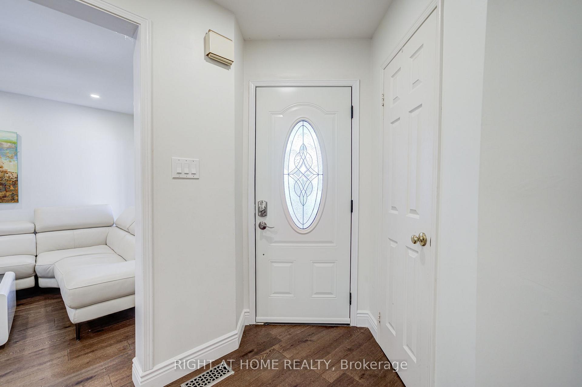 Photo 5 of 71 Bayhampton Crescent, Vaughan, Brownridge — HOMEH