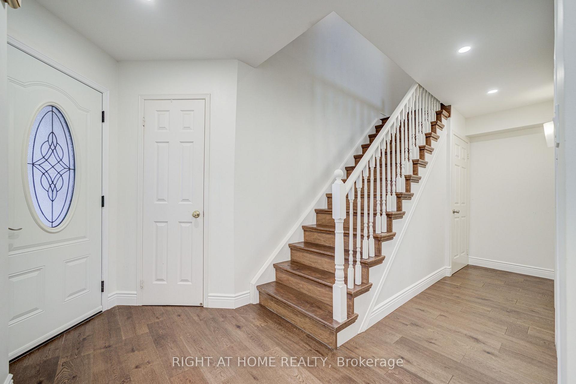 Photo 6 of 71 Bayhampton Crescent, Vaughan, Brownridge — HOMEH