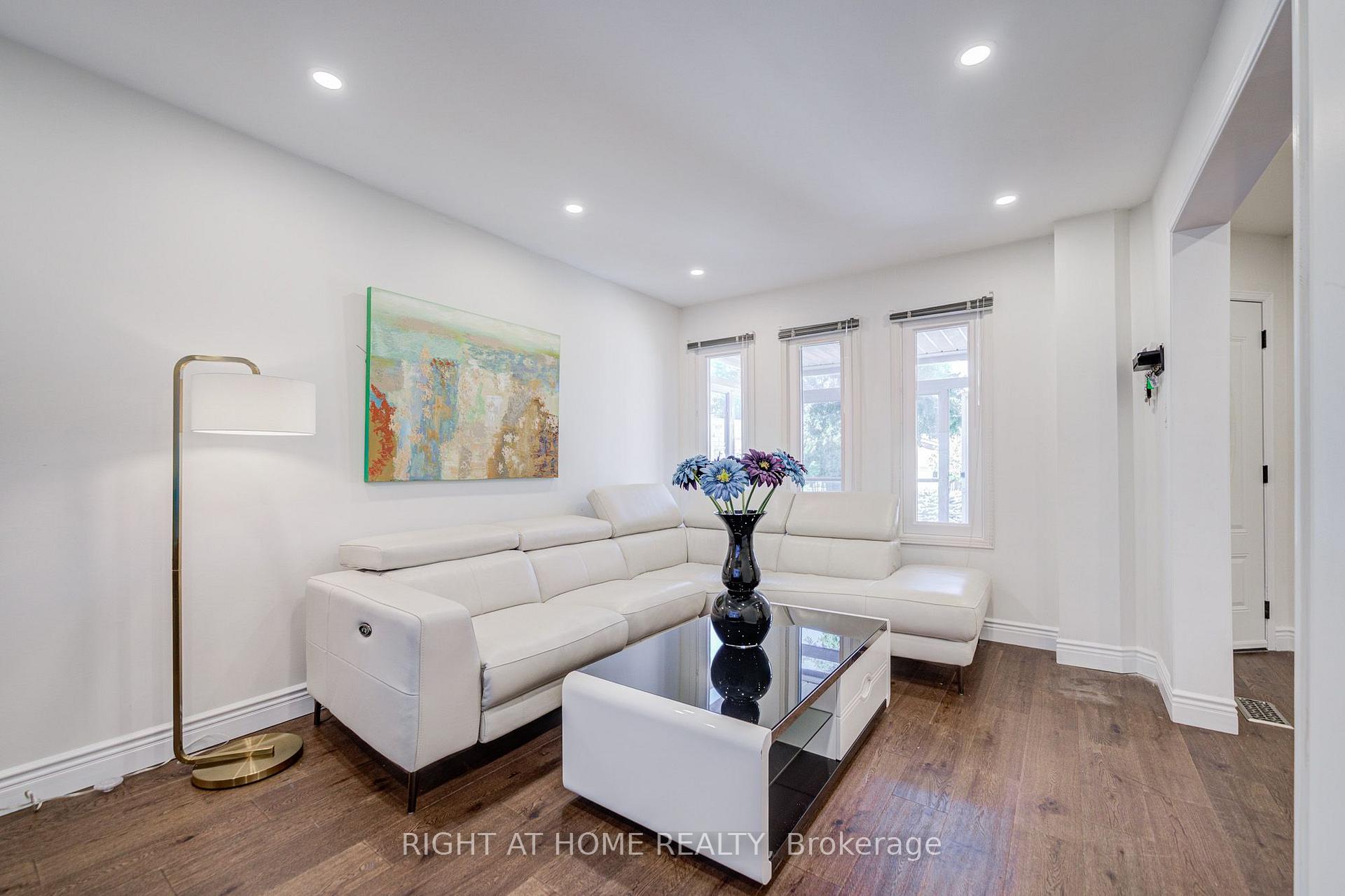 Photo 8 of 71 Bayhampton Crescent, Vaughan, Brownridge — HOMEH