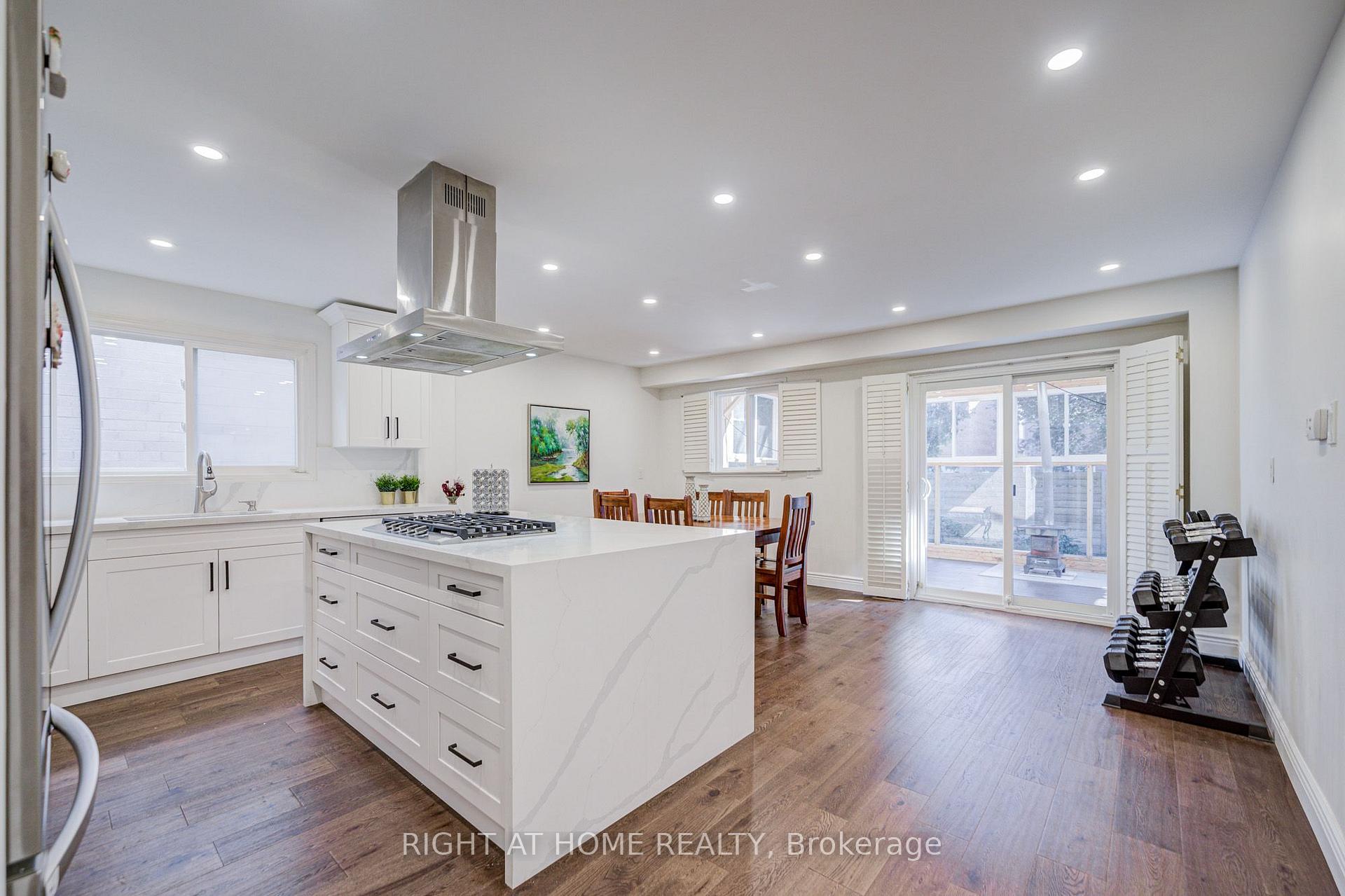 Photo 9 of 71 Bayhampton Crescent, Vaughan, Brownridge — HOMEH