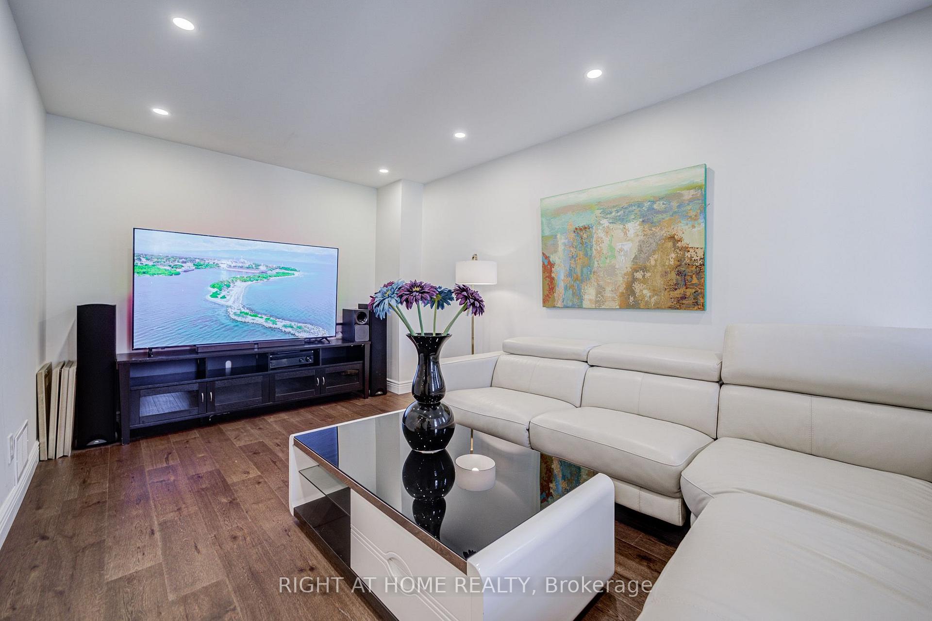 Photo 7 of 71 Bayhampton Crescent, Vaughan, Brownridge — HOMEH