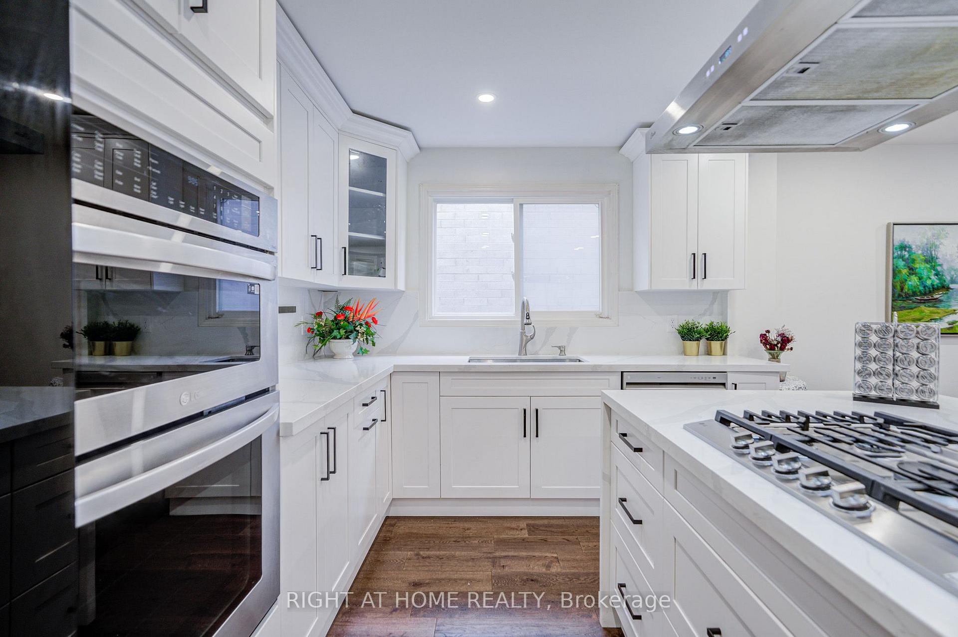 Photo 10 of 71 Bayhampton Crescent, Vaughan, Brownridge — HOMEH