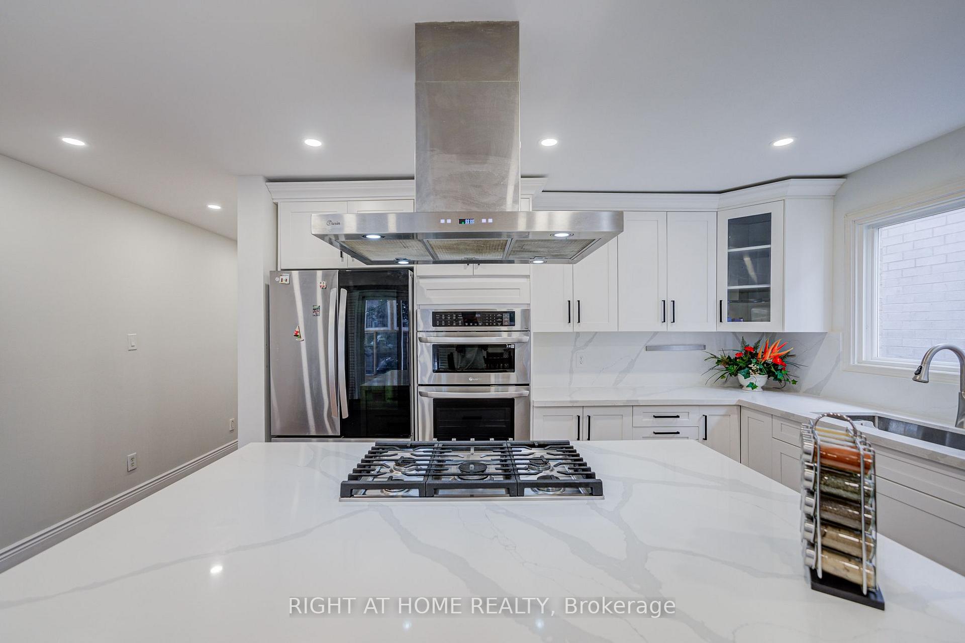 Photo 13 of 71 Bayhampton Crescent, Vaughan, Brownridge — HOMEH