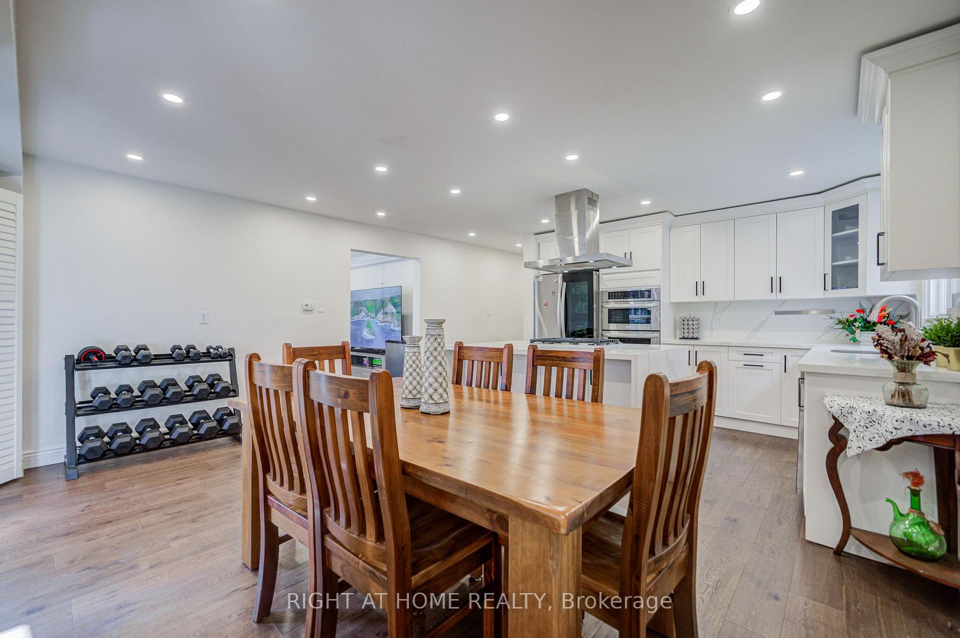Photo 15 of 71 Bayhampton Crescent, Vaughan, Brownridge — HOMEH