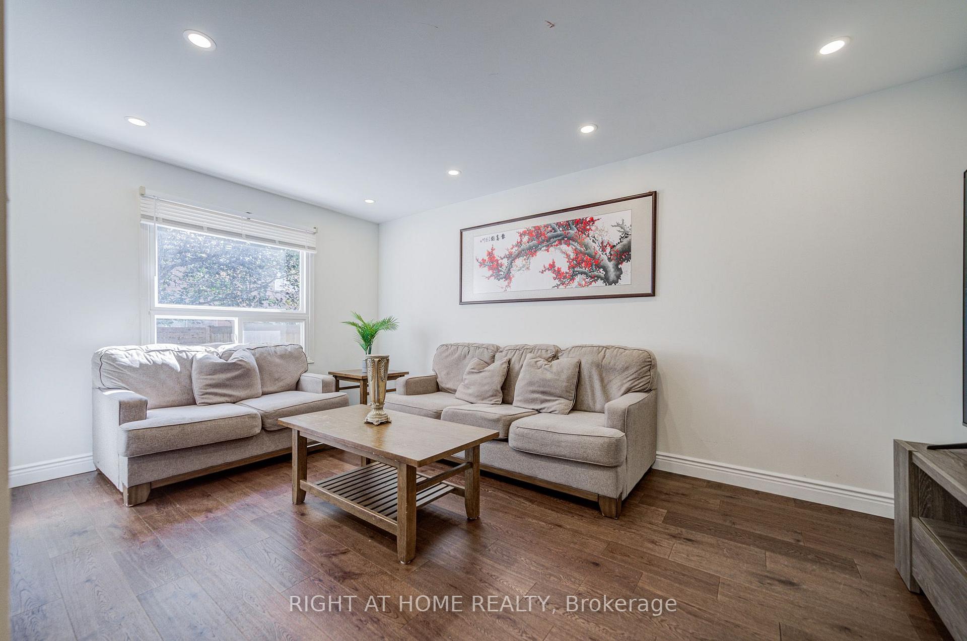 Photo 19 of 71 Bayhampton Crescent, Vaughan, Brownridge — HOMEH