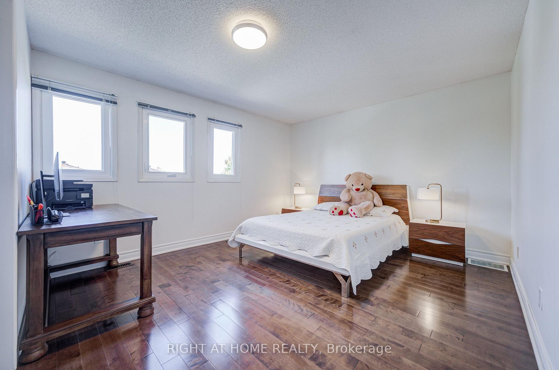 Photo 23 of 71 Bayhampton Crescent, Vaughan, Brownridge — HOMEH