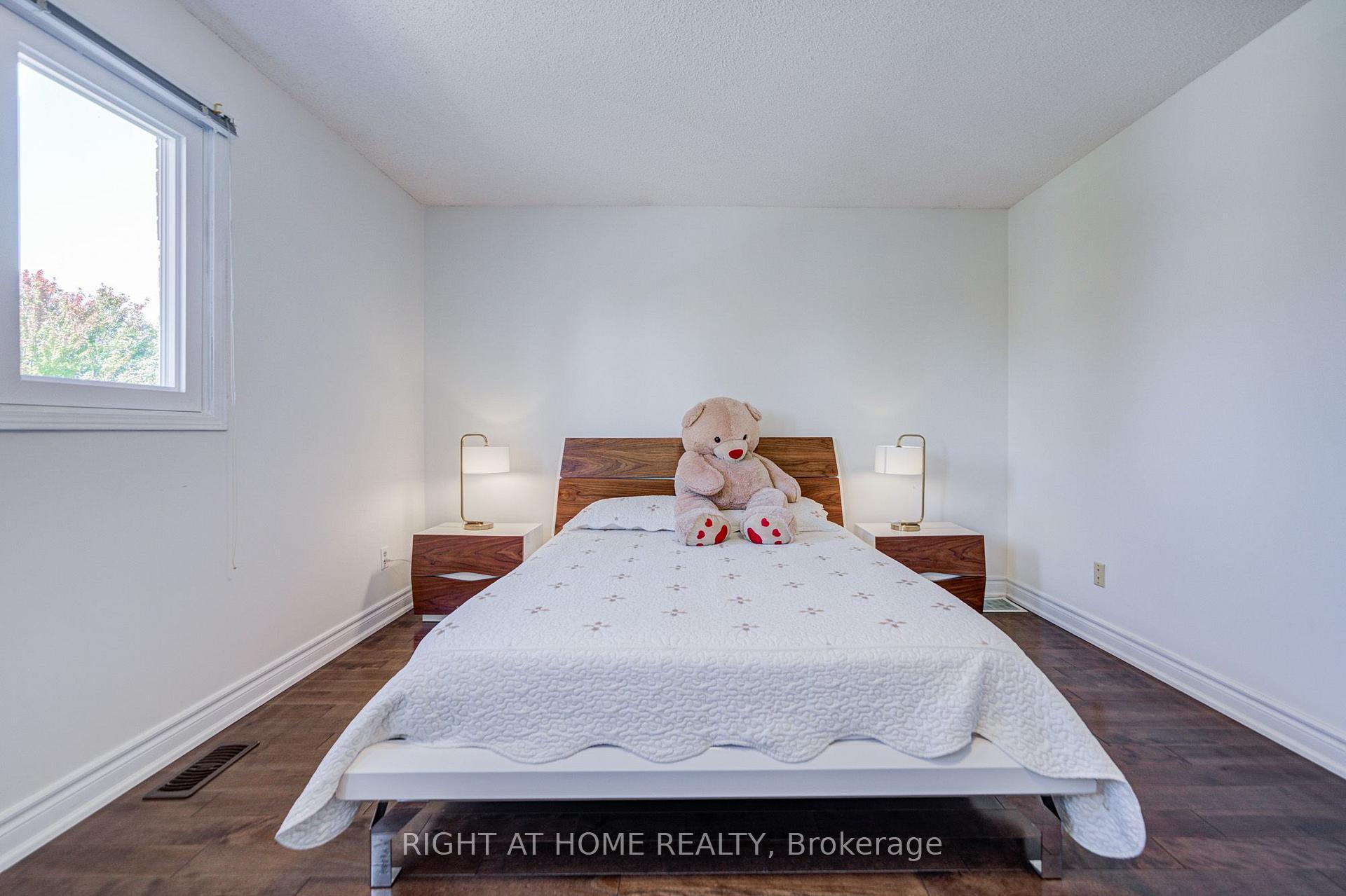 Photo 24 of 71 Bayhampton Crescent, Vaughan, Brownridge — HOMEH