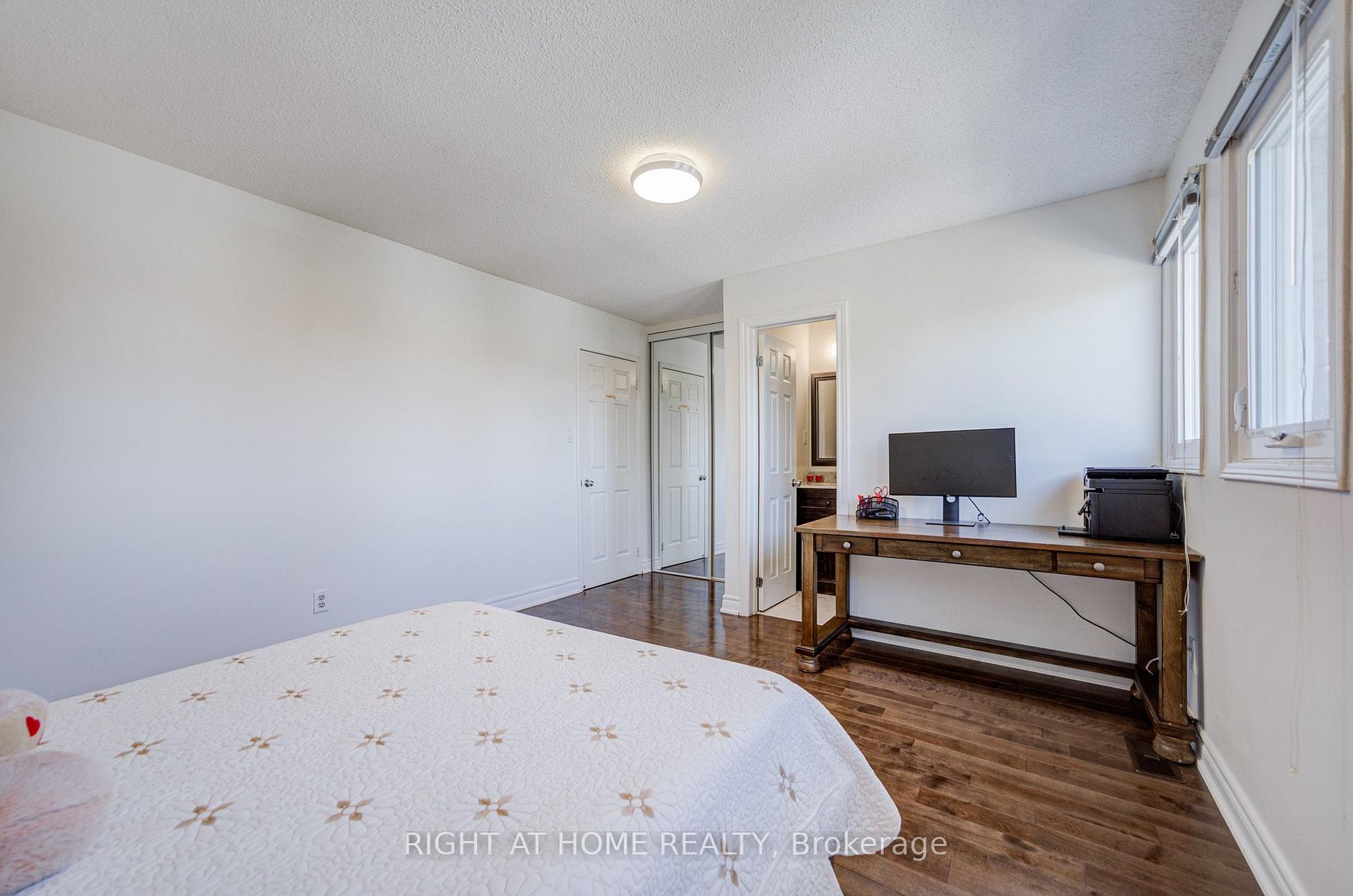 Photo 25 of 71 Bayhampton Crescent, Vaughan, Brownridge — HOMEH