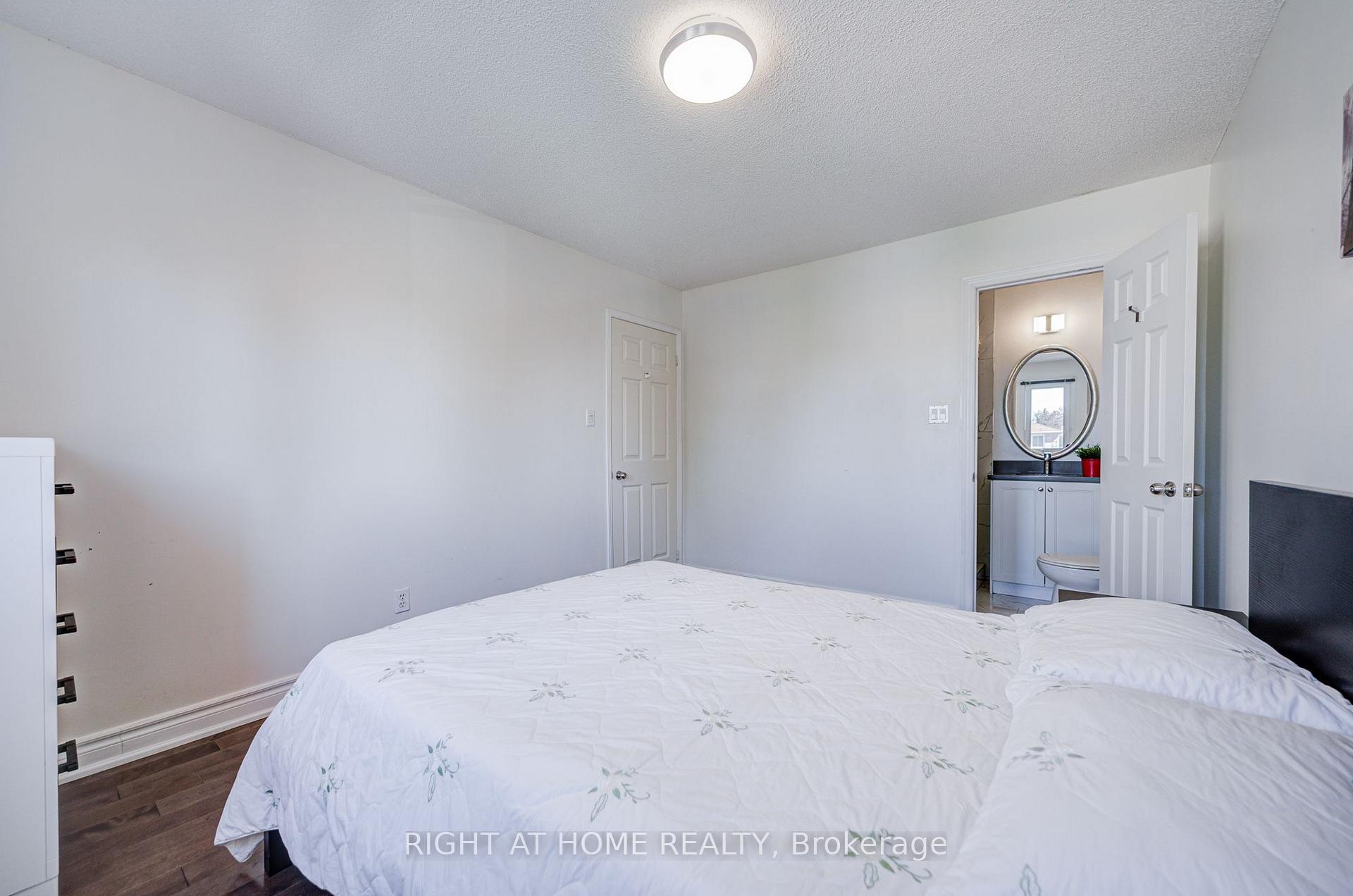 Photo 27 of 71 Bayhampton Crescent, Vaughan, Brownridge — HOMEH