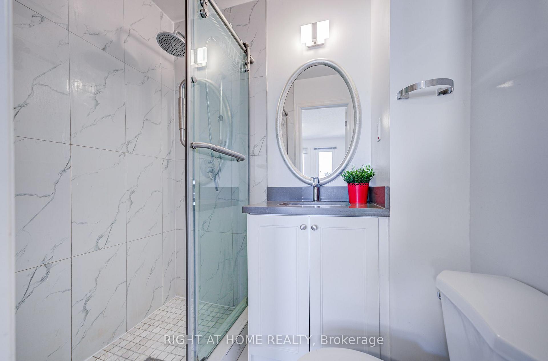 Photo 28 of 71 Bayhampton Crescent, Vaughan, Brownridge — HOMEH