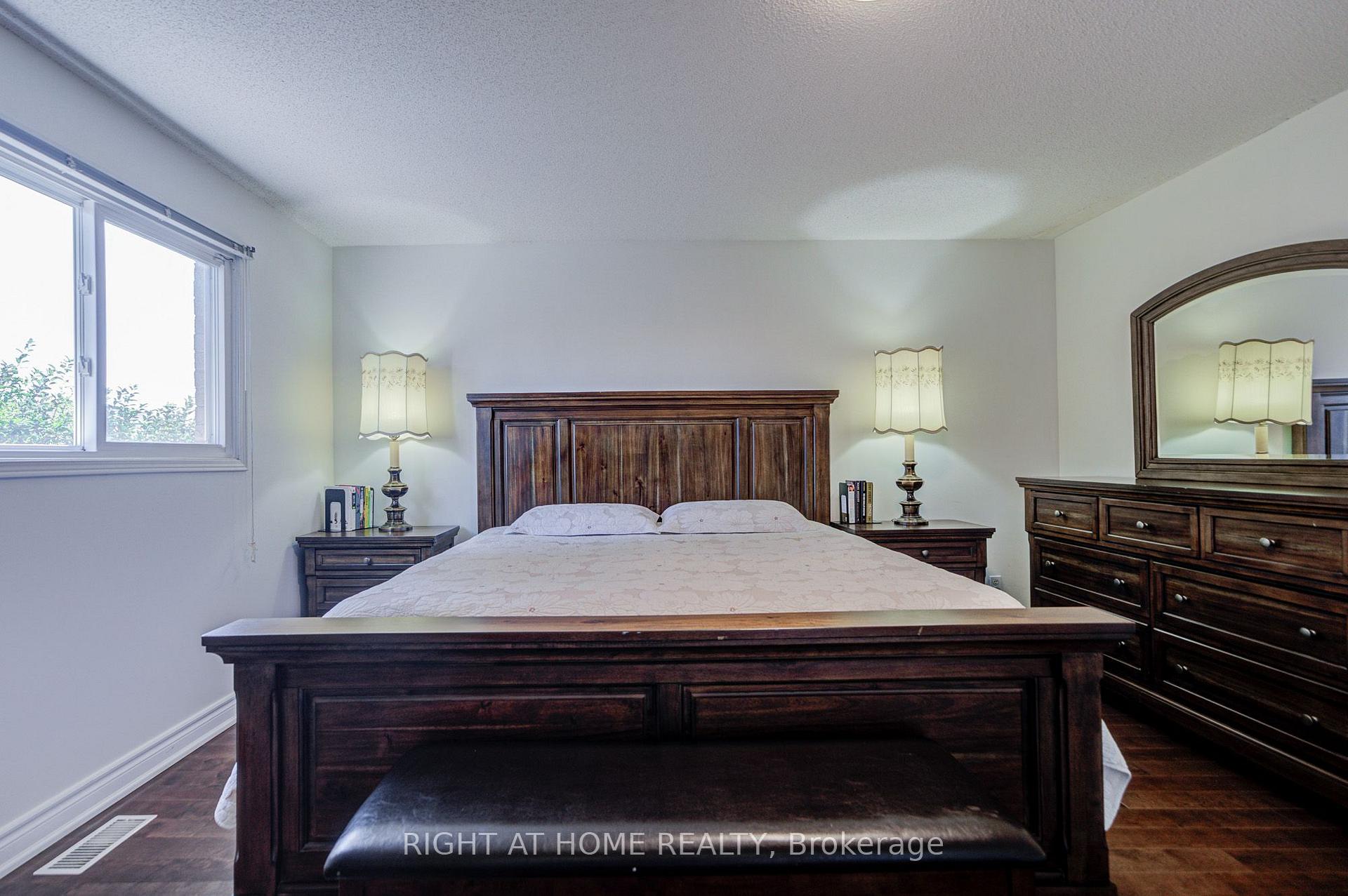 Photo 31 of 71 Bayhampton Crescent, Vaughan, Brownridge — HOMEH