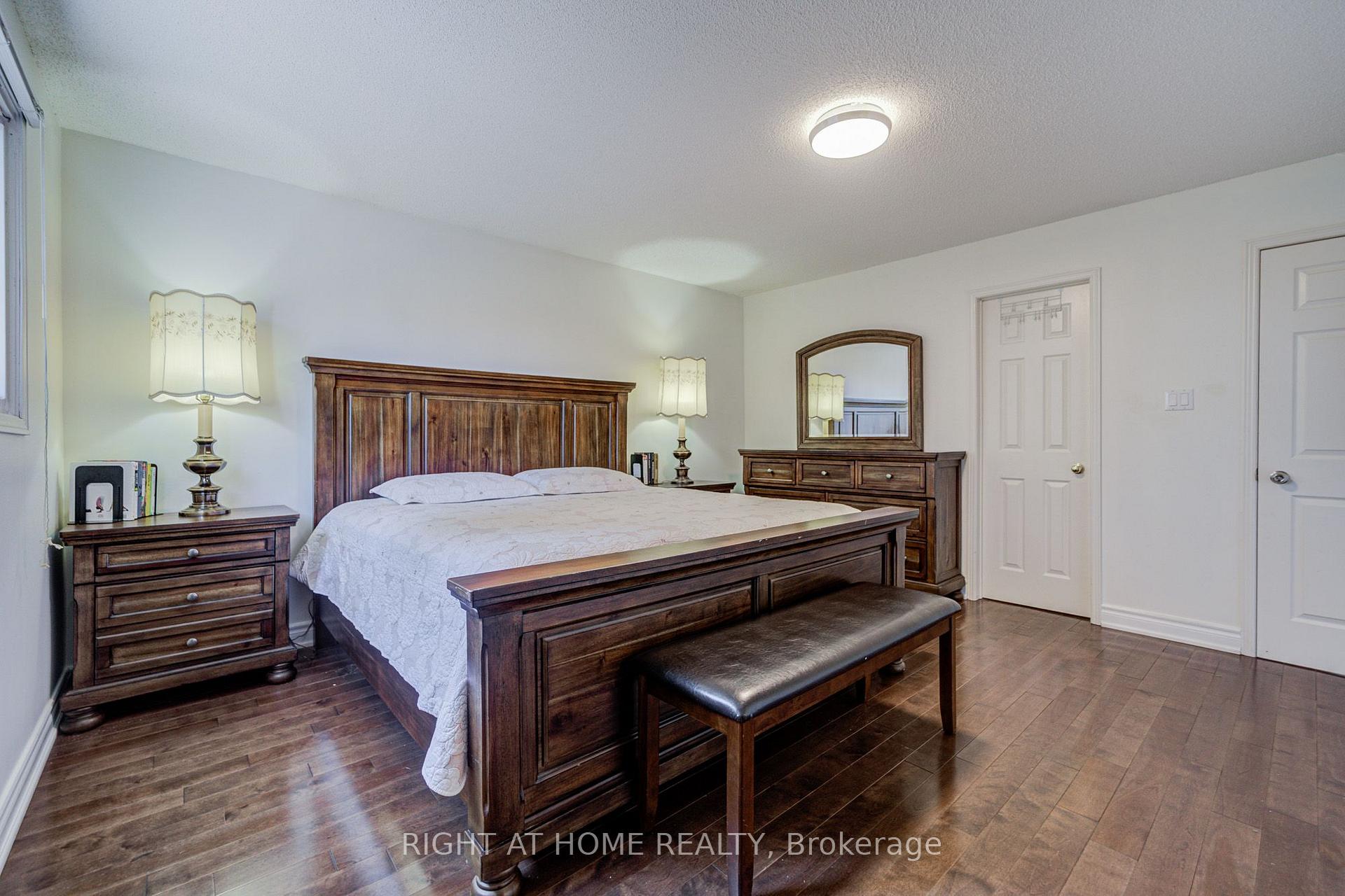Photo 32 of 71 Bayhampton Crescent, Vaughan, Brownridge — HOMEH