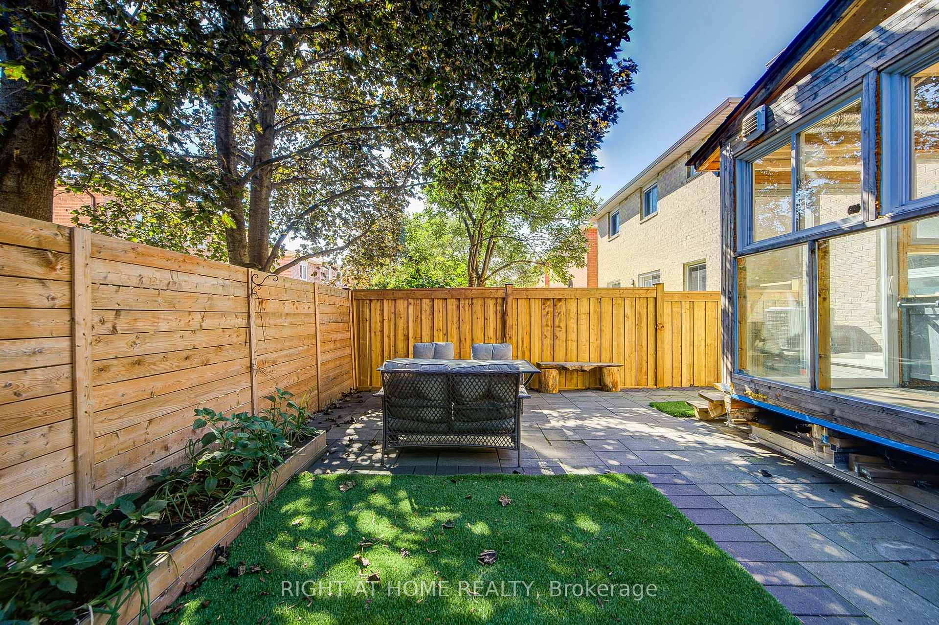 Photo 37 of 71 Bayhampton Crescent, Vaughan, Brownridge — HOMEH