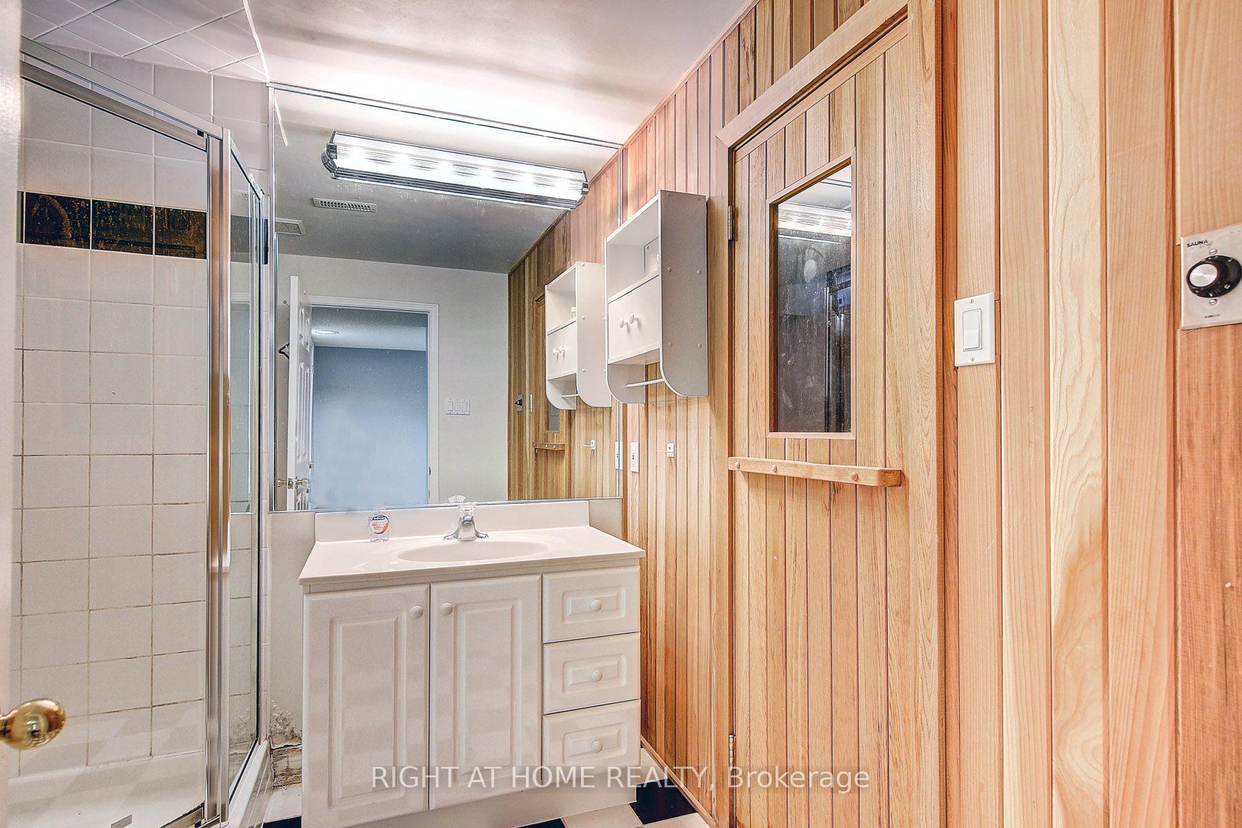 Photo 42 of 71 Bayhampton Crescent, Vaughan, Brownridge — HOMEH
