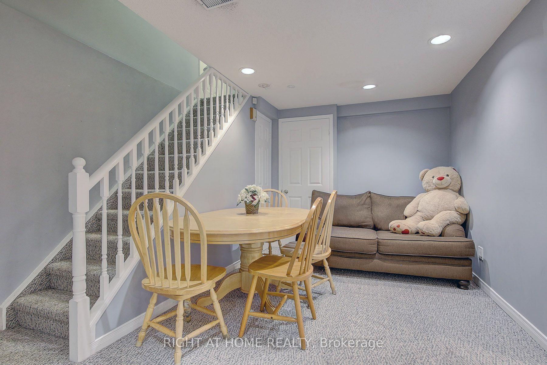 Photo 43 of 71 Bayhampton Crescent, Vaughan, Brownridge — HOMEH