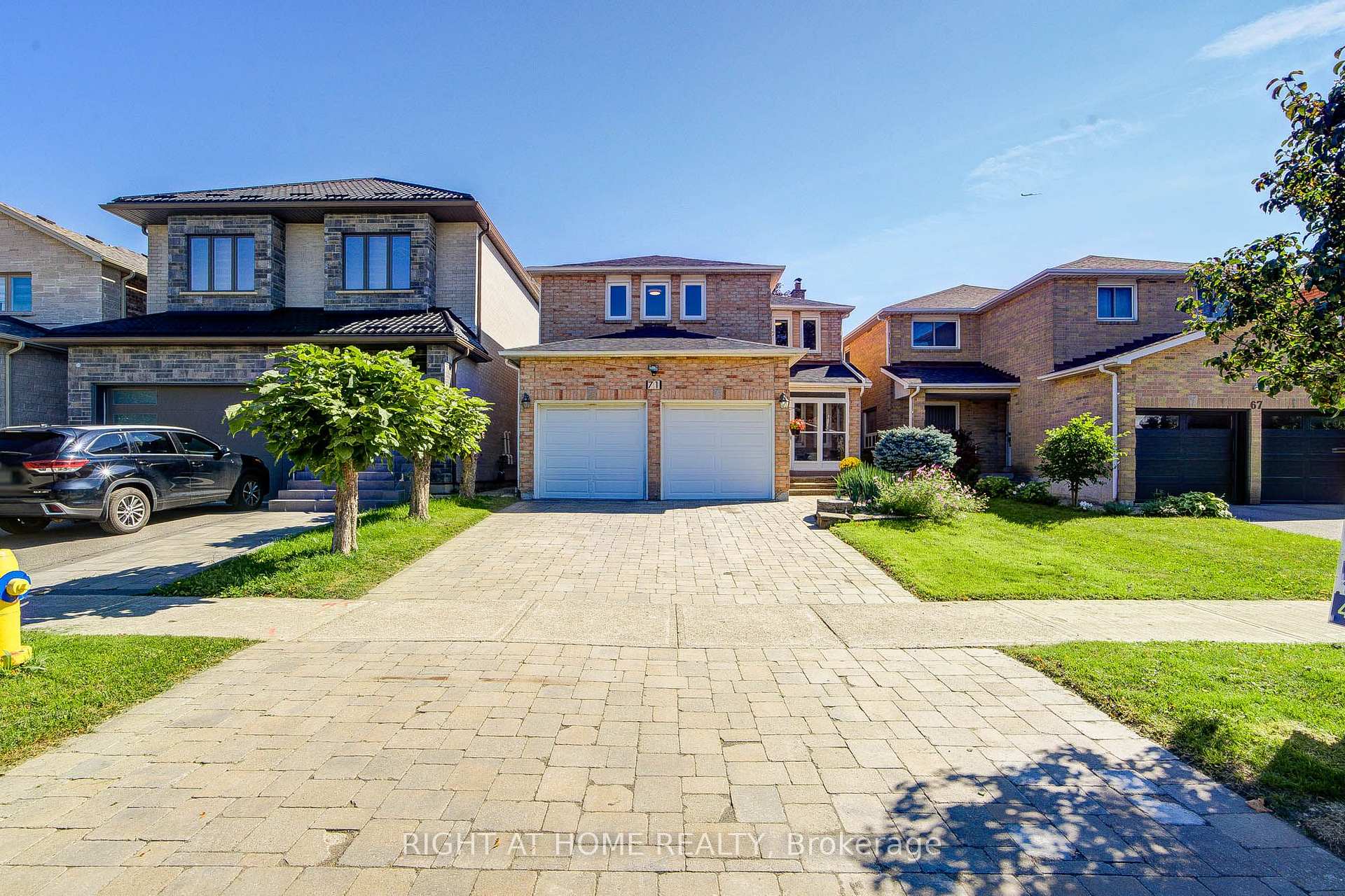 Photo 3 of 71 Bayhampton Crescent, Vaughan, Brownridge — HOMEH