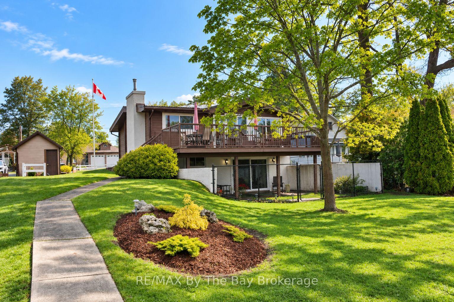 Photo 4 of 39 Old Mosley Street, Wasaga Beach — HOMEH