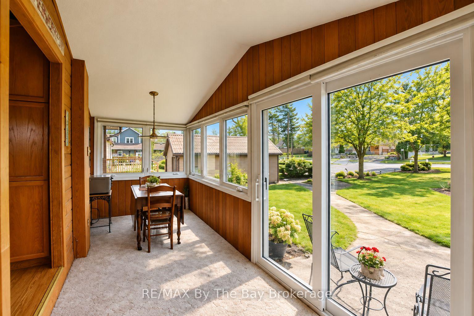 Photo 8 of 39 Old Mosley Street, Wasaga Beach — HOMEH