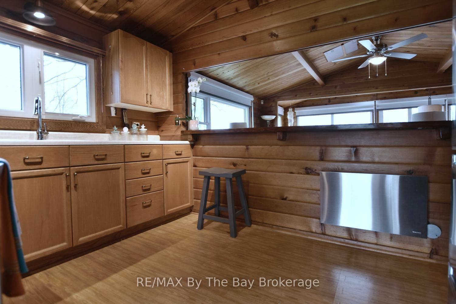 Photo 10 of 39 Old Mosley Street, Wasaga Beach — HOMEH