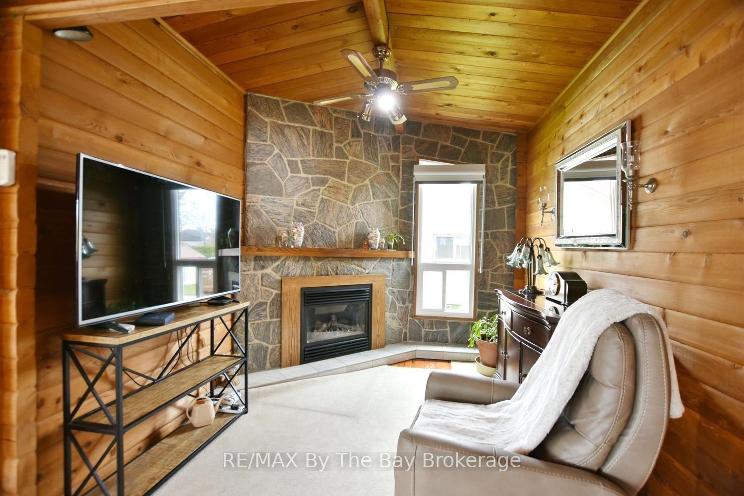 Photo 12 of 39 Old Mosley Street, Wasaga Beach — HOMEH