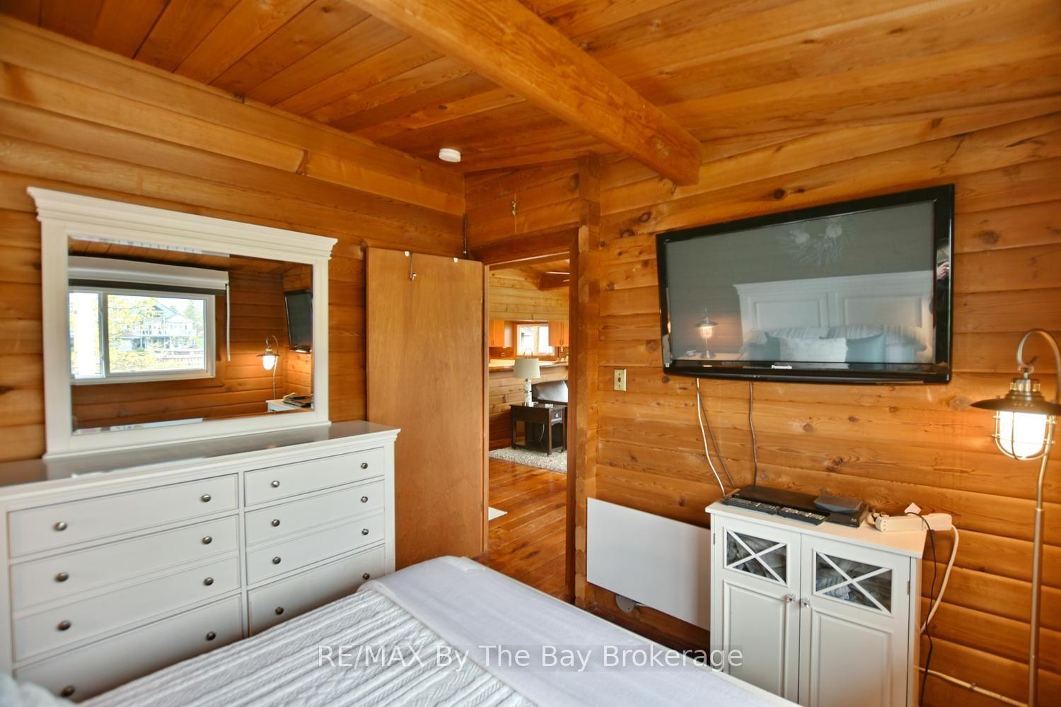 Photo 15 of 39 Old Mosley Street, Wasaga Beach — HOMEH