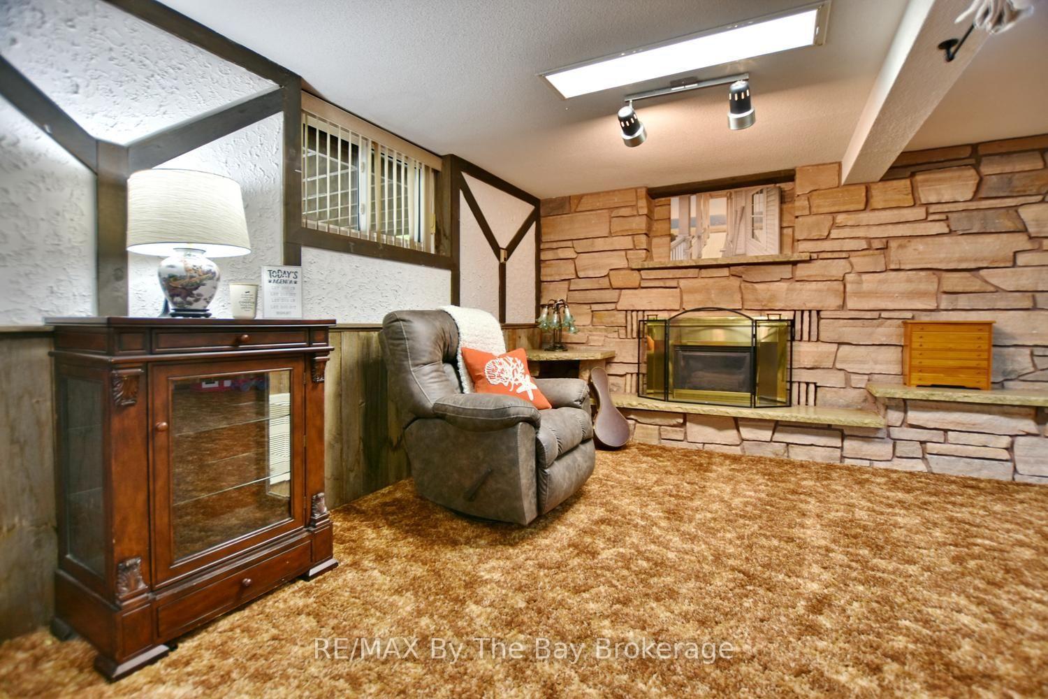 Photo 24 of 39 Old Mosley Street, Wasaga Beach — HOMEH