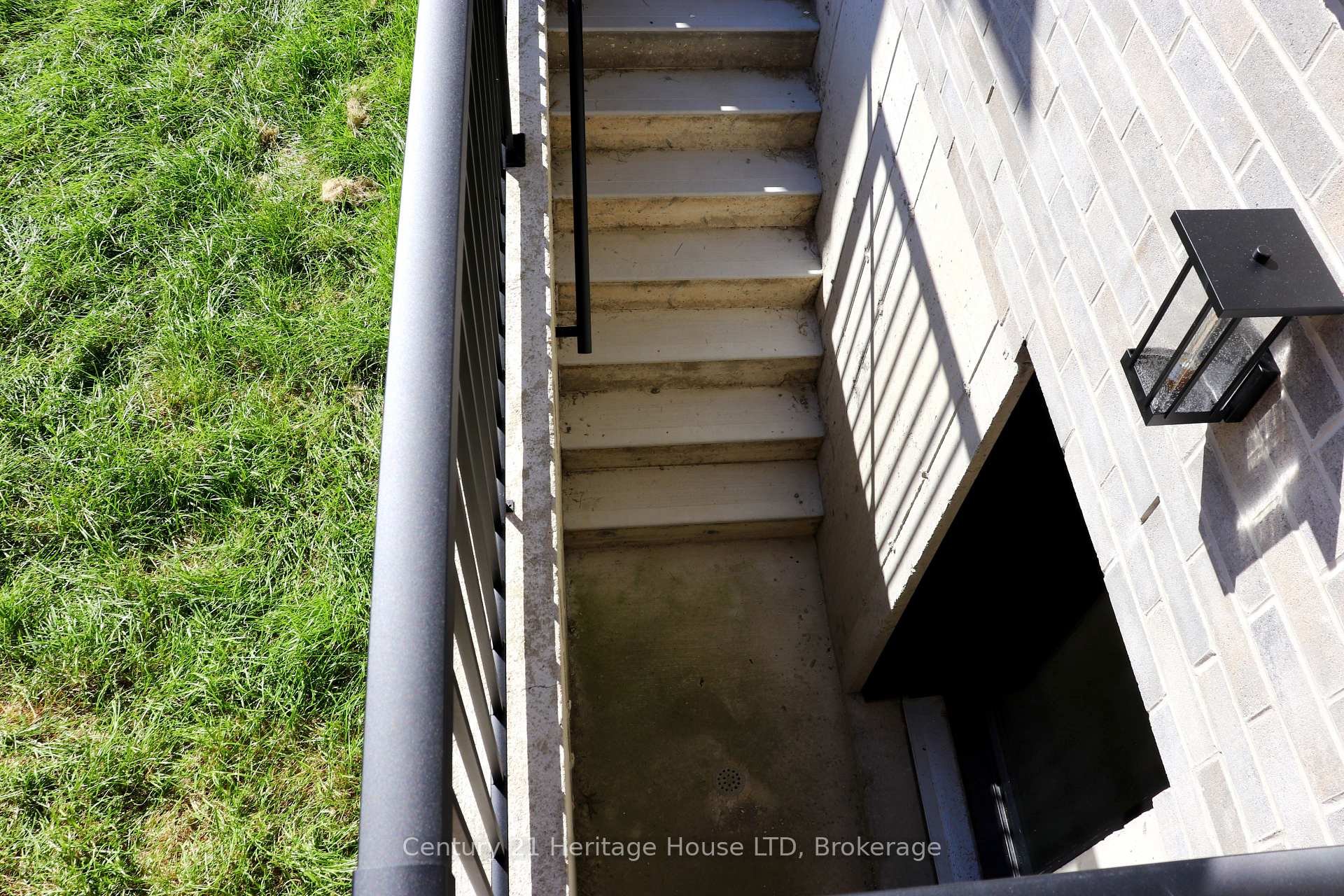 Photo 13 of 8890 Angie Drive, Niagara Falls, Forestview — HOMEH