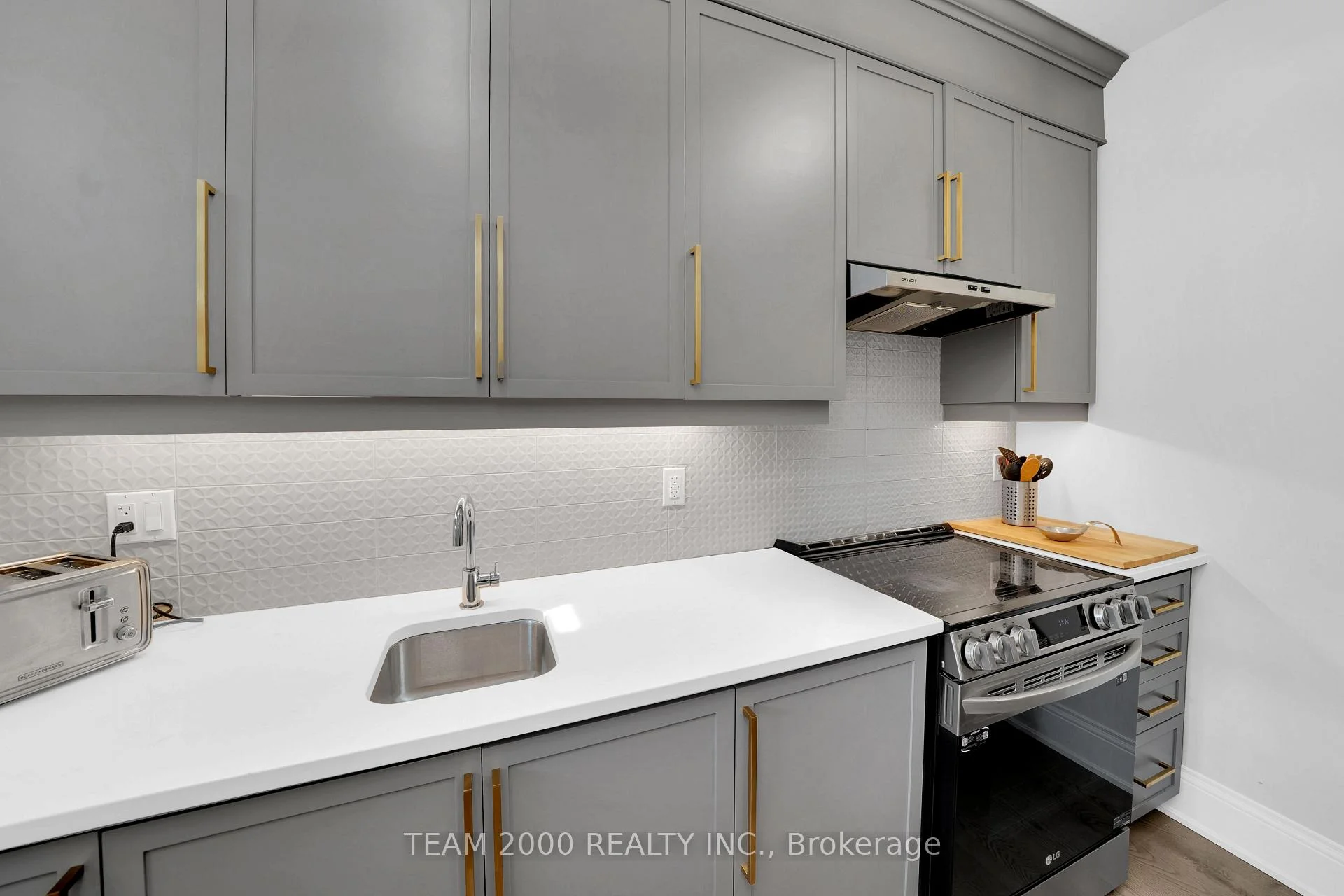 Photo 40 of 33 Winthrop Crescent, Vaughan, Vellore Village — HOMEH