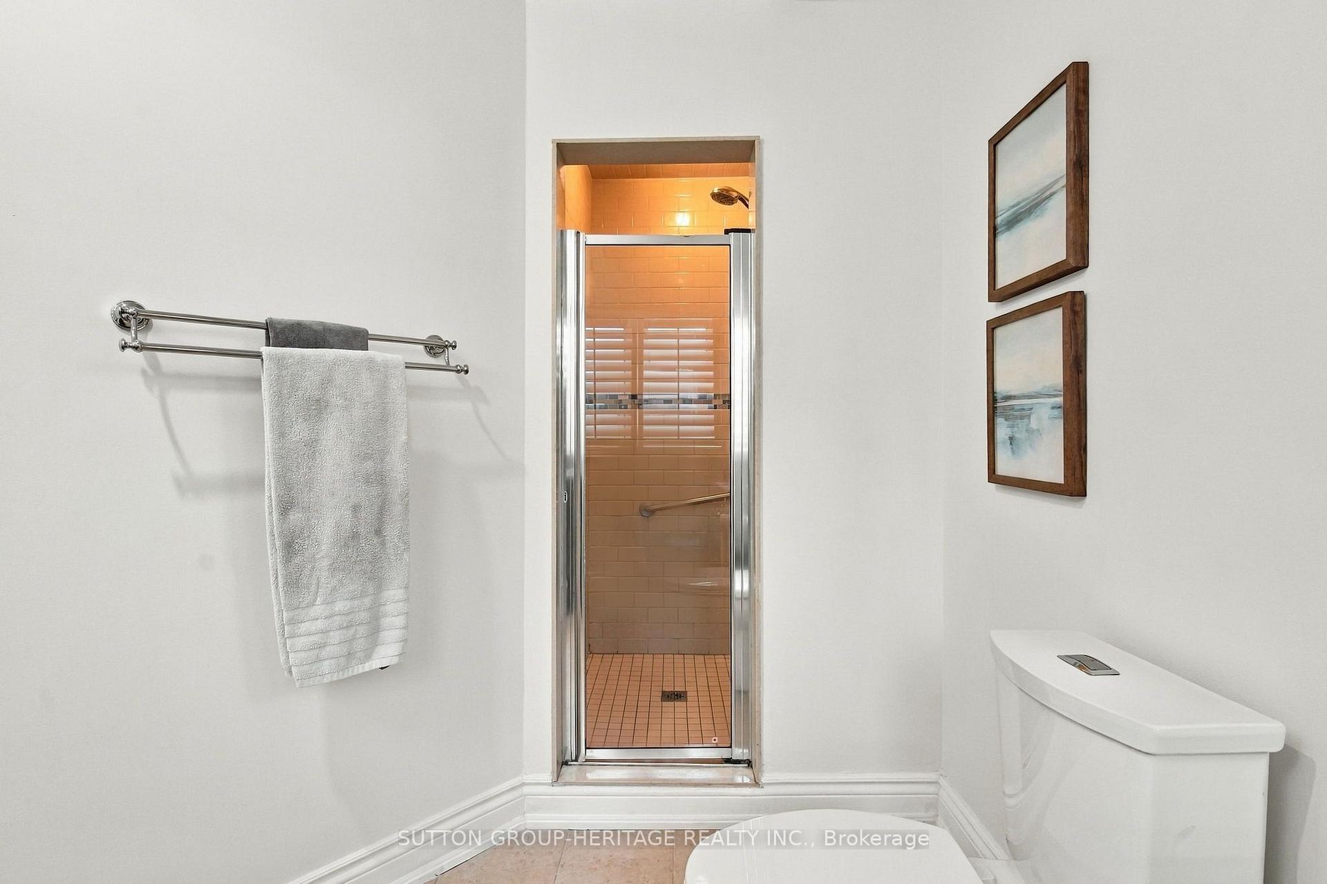 Photo 20 of 36 Mildenhall Place, Whitby, Brooklin — HOMEH