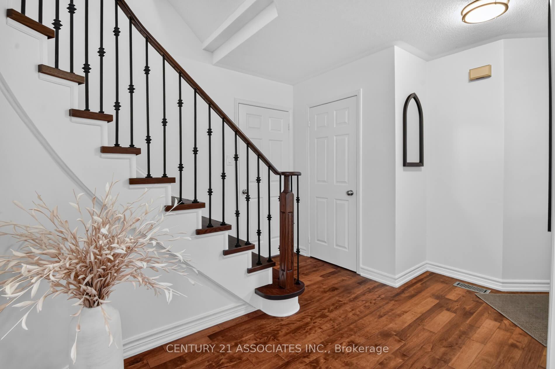 Photo 3 of 2898 Rainwater Drive, Mississauga, Meadowvale — HOMEH