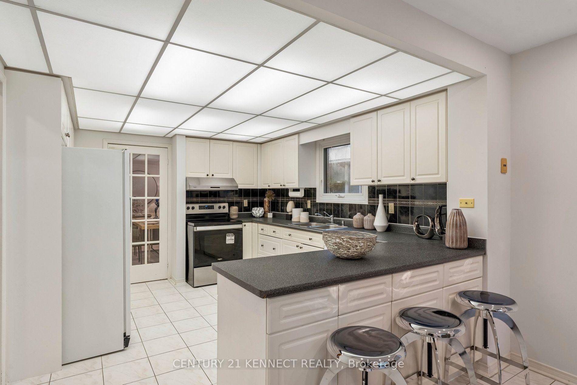 Photo 11 of 38 Rosemount Avenue, Markham, Thornlea — HOMEH