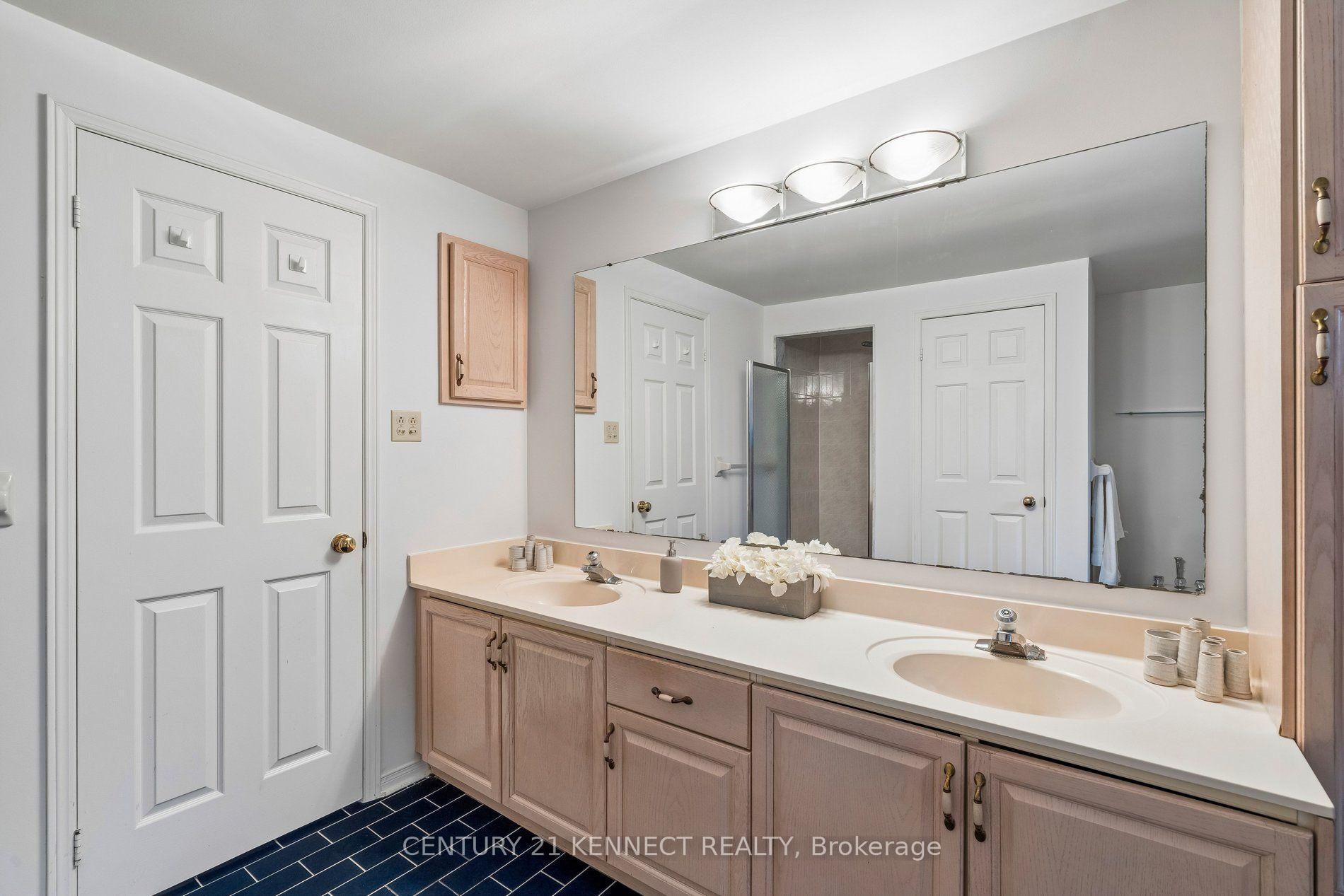 Photo 16 of 38 Rosemount Avenue, Markham, Thornlea — HOMEH