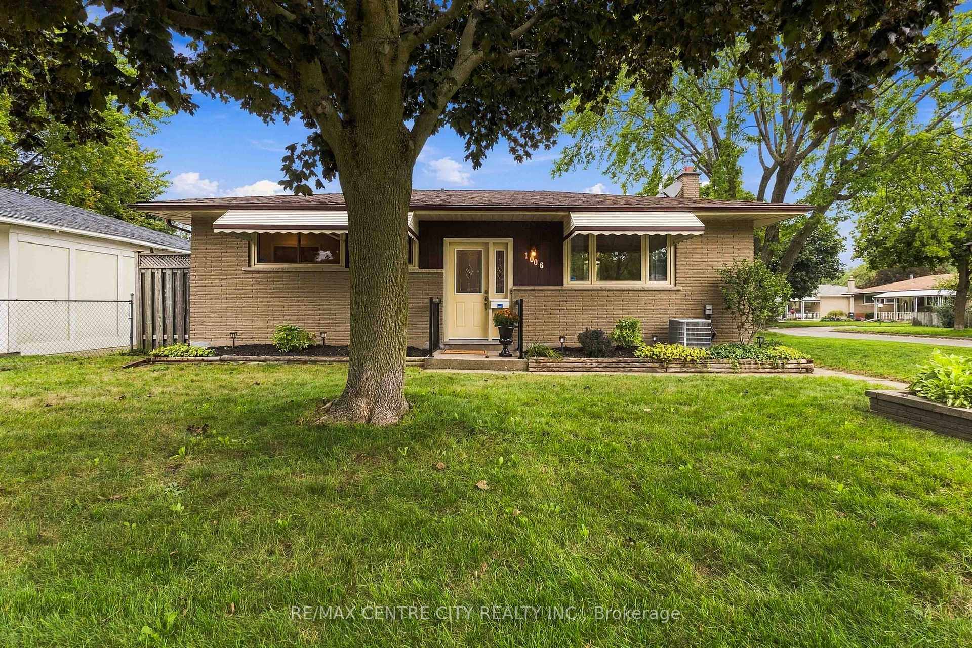 Photo 1 of 1006 Apache Road, London, East D — HOMEH