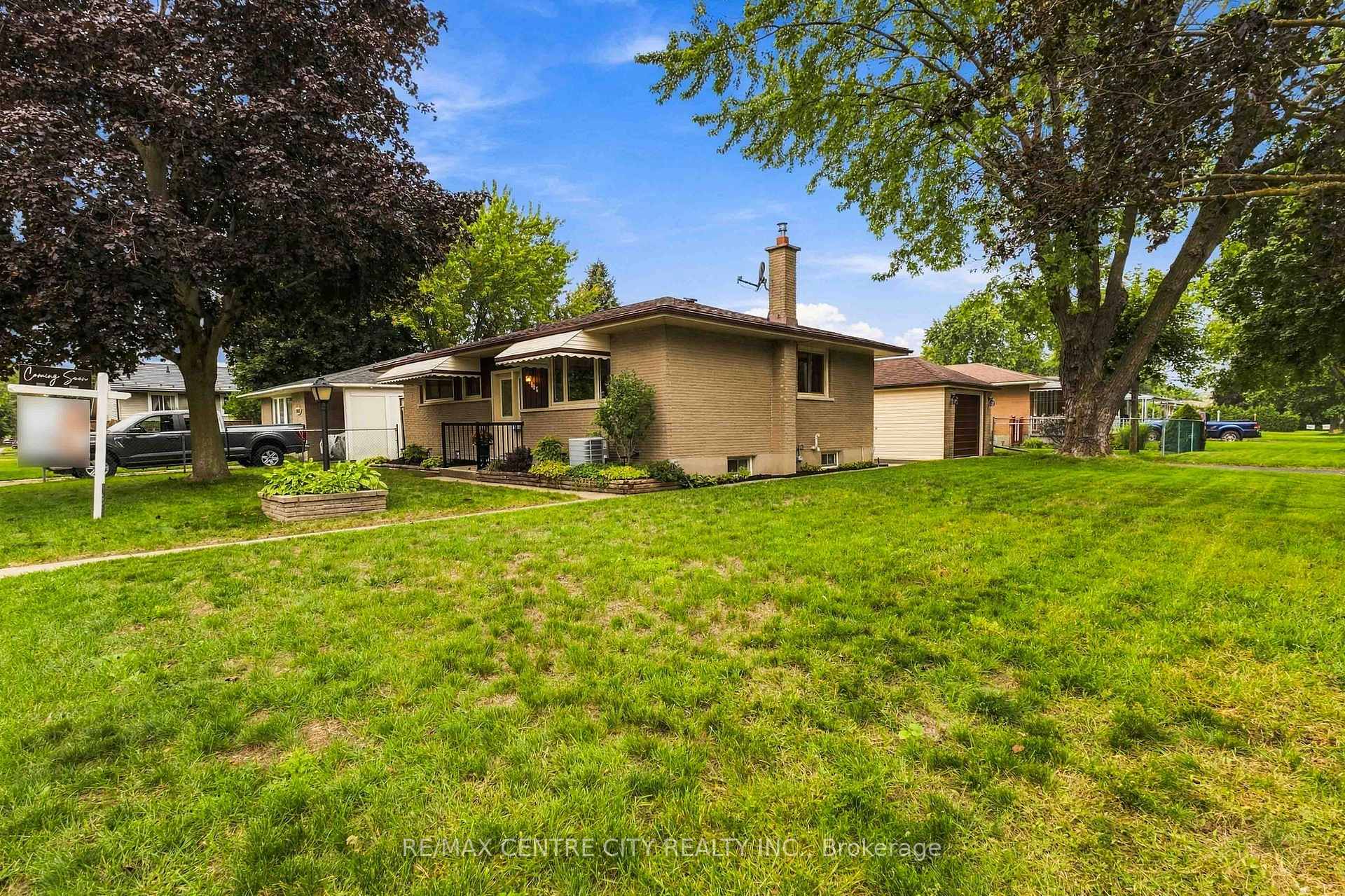 Photo 3 of 1006 Apache Road, London, East D — HOMEH
