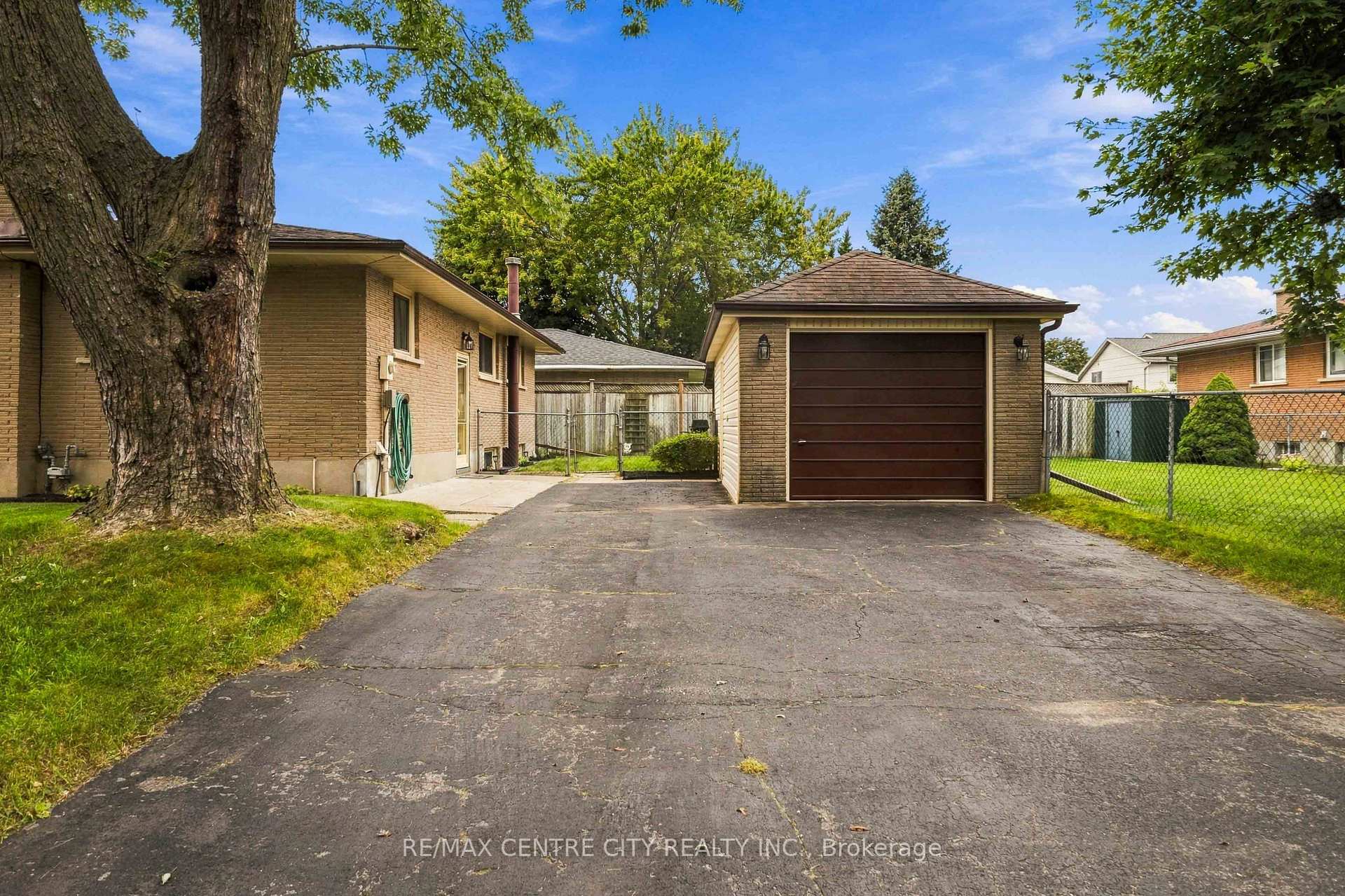 Photo 7 of 1006 Apache Road, London, East D — HOMEH