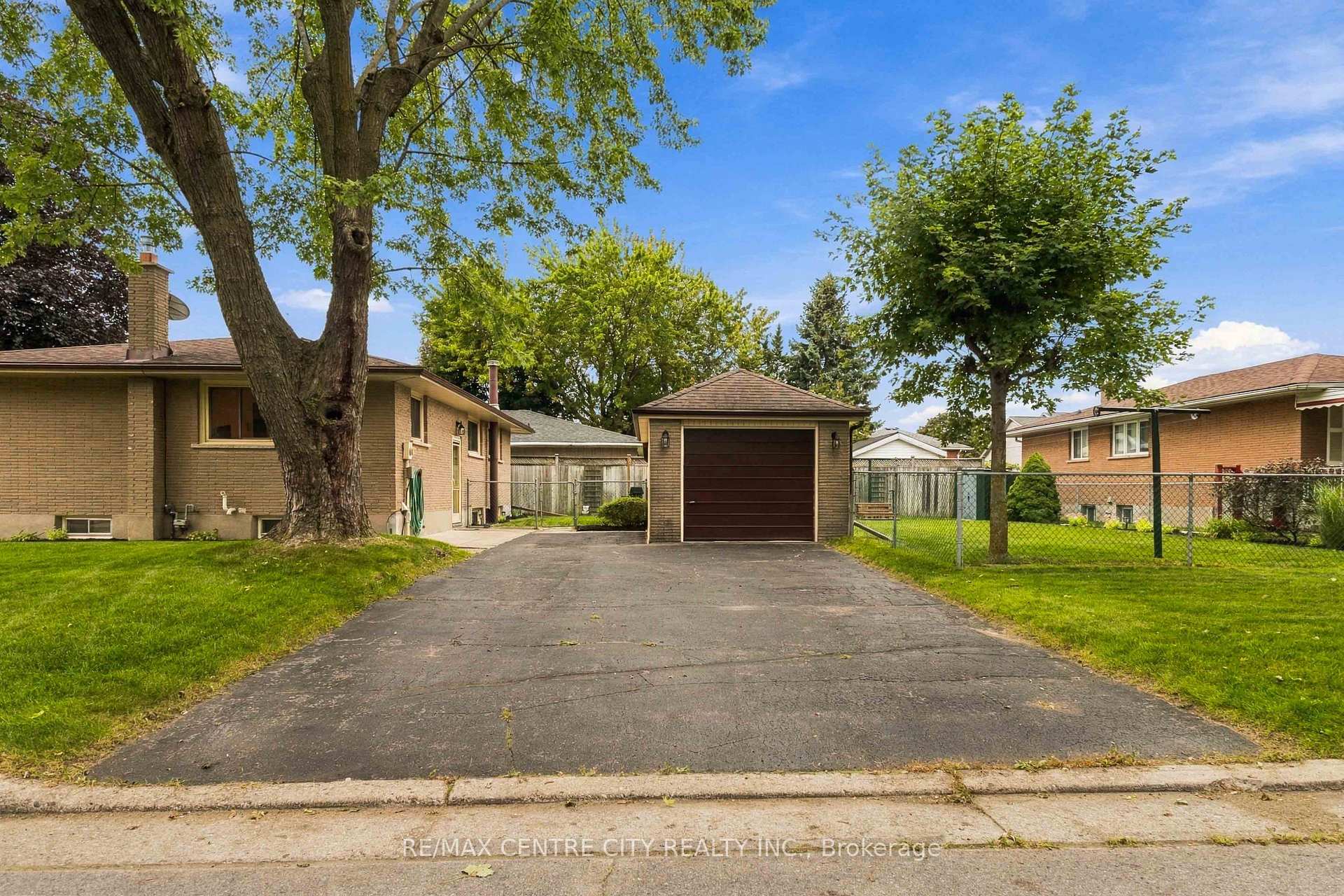 Photo 11 of 1006 Apache Road, London, East D — HOMEH