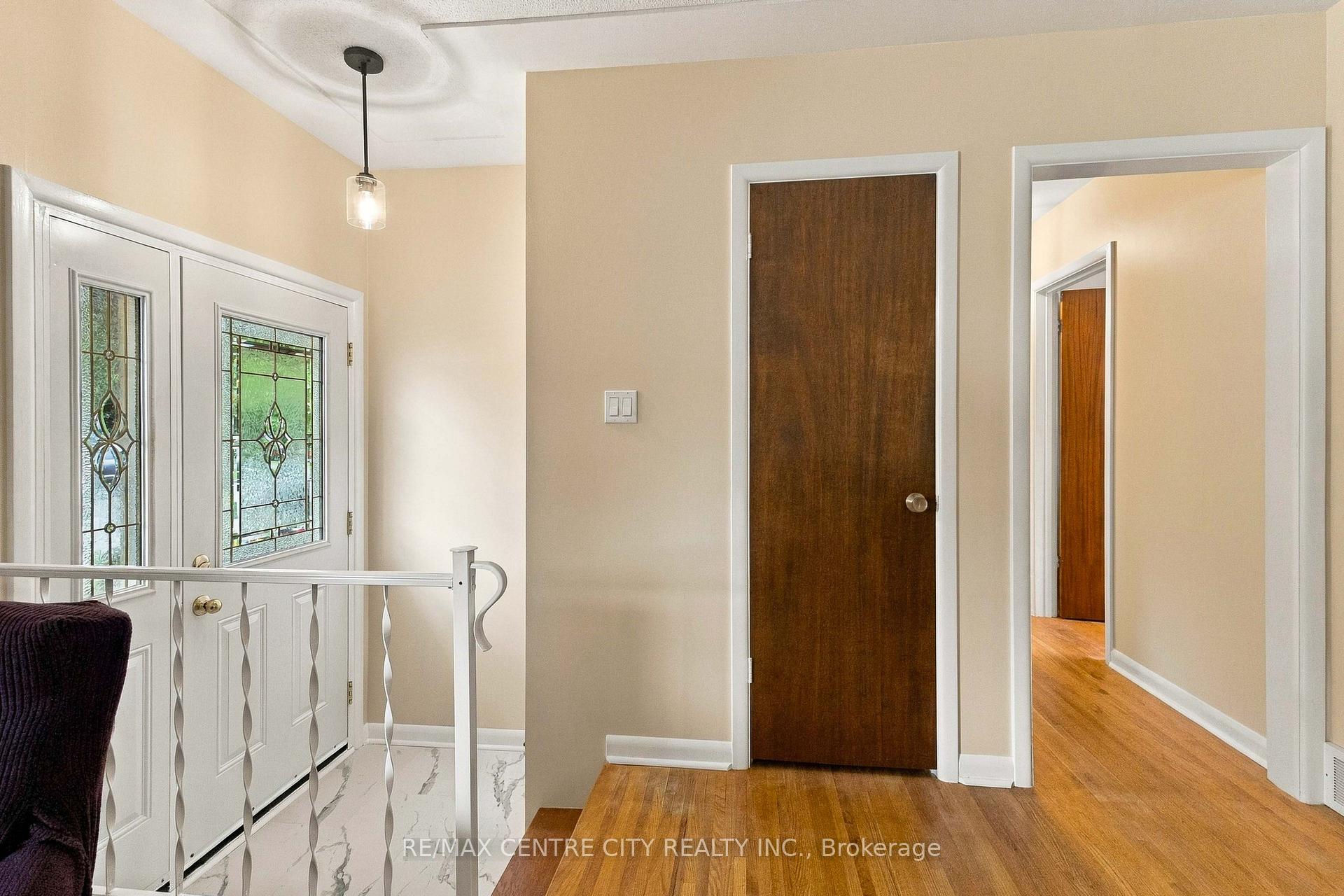 Photo 12 of 1006 Apache Road, London, East D — HOMEH