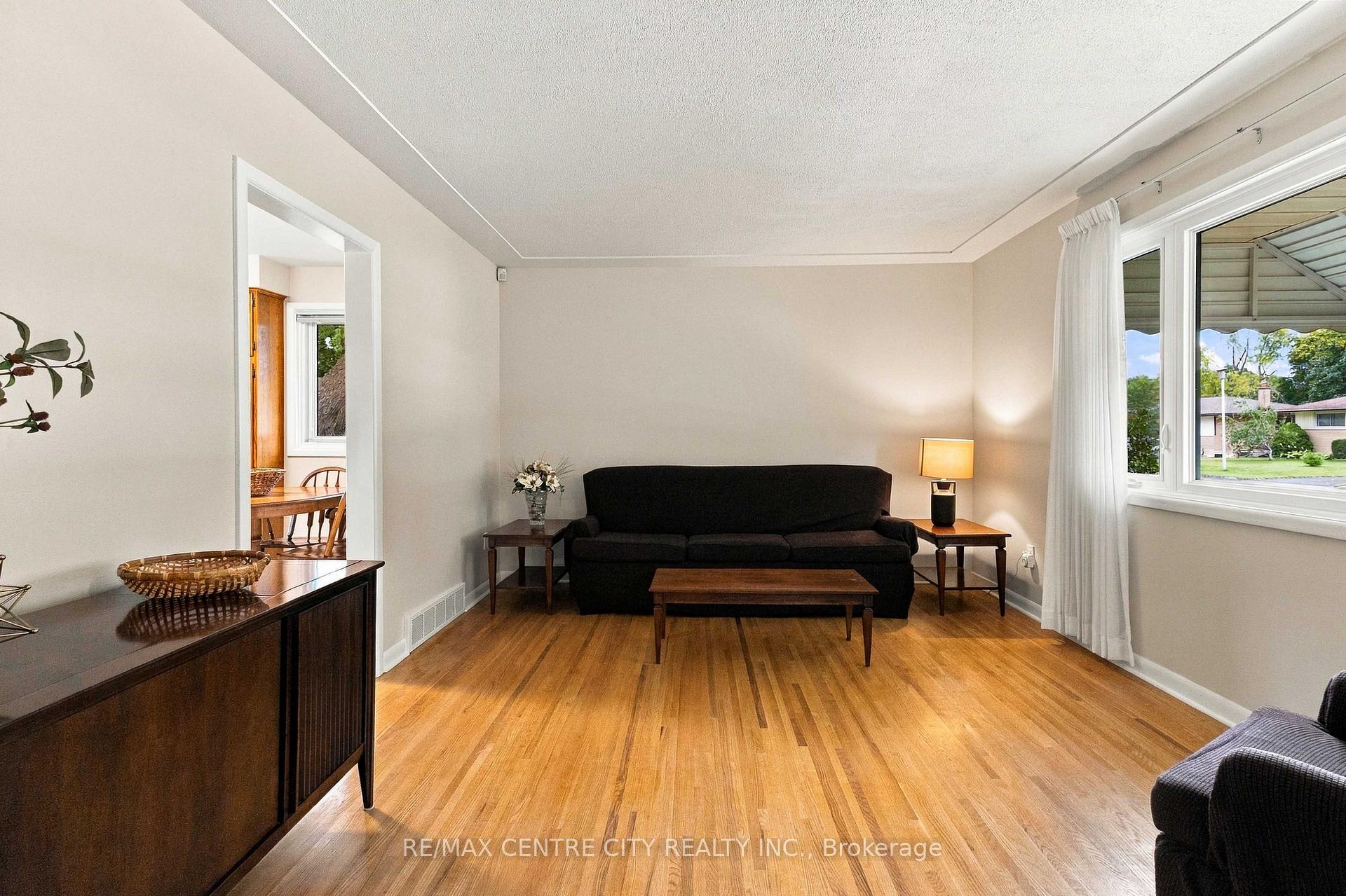 Photo 13 of 1006 Apache Road, London, East D — HOMEH