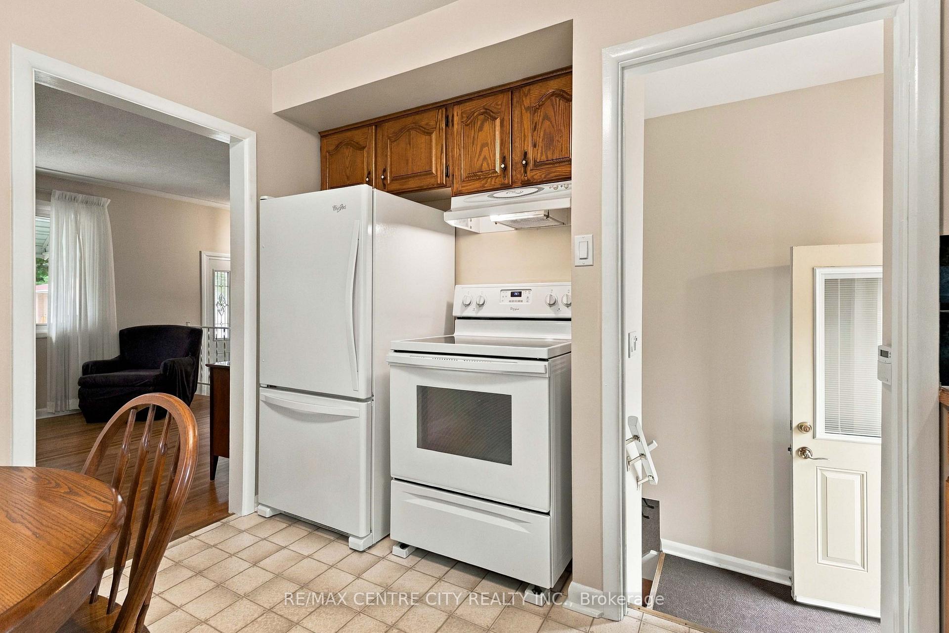 Photo 20 of 1006 Apache Road, London, East D — HOMEH