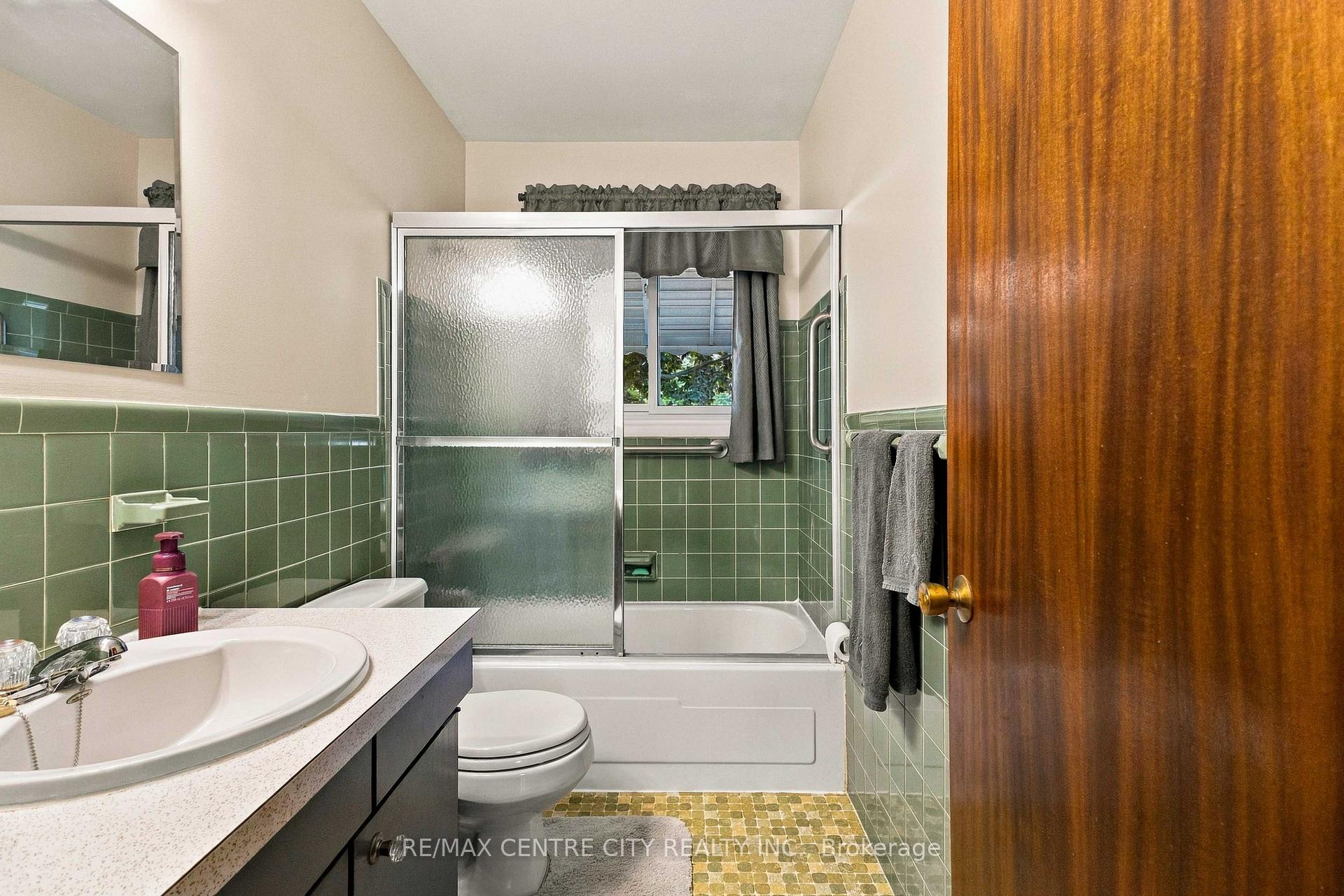 Photo 27 of 1006 Apache Road, London, East D — HOMEH