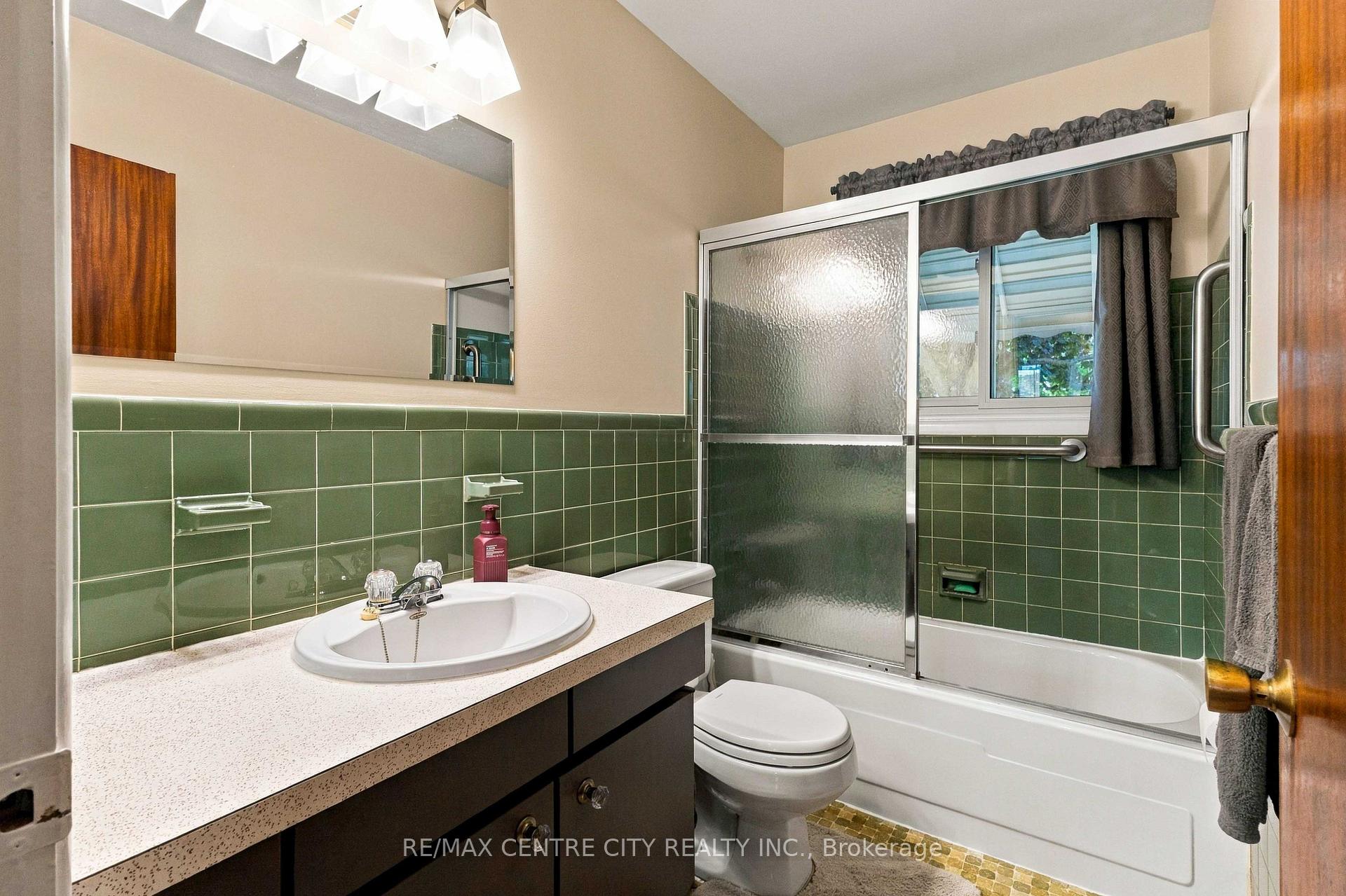 Photo 28 of 1006 Apache Road, London, East D — HOMEH