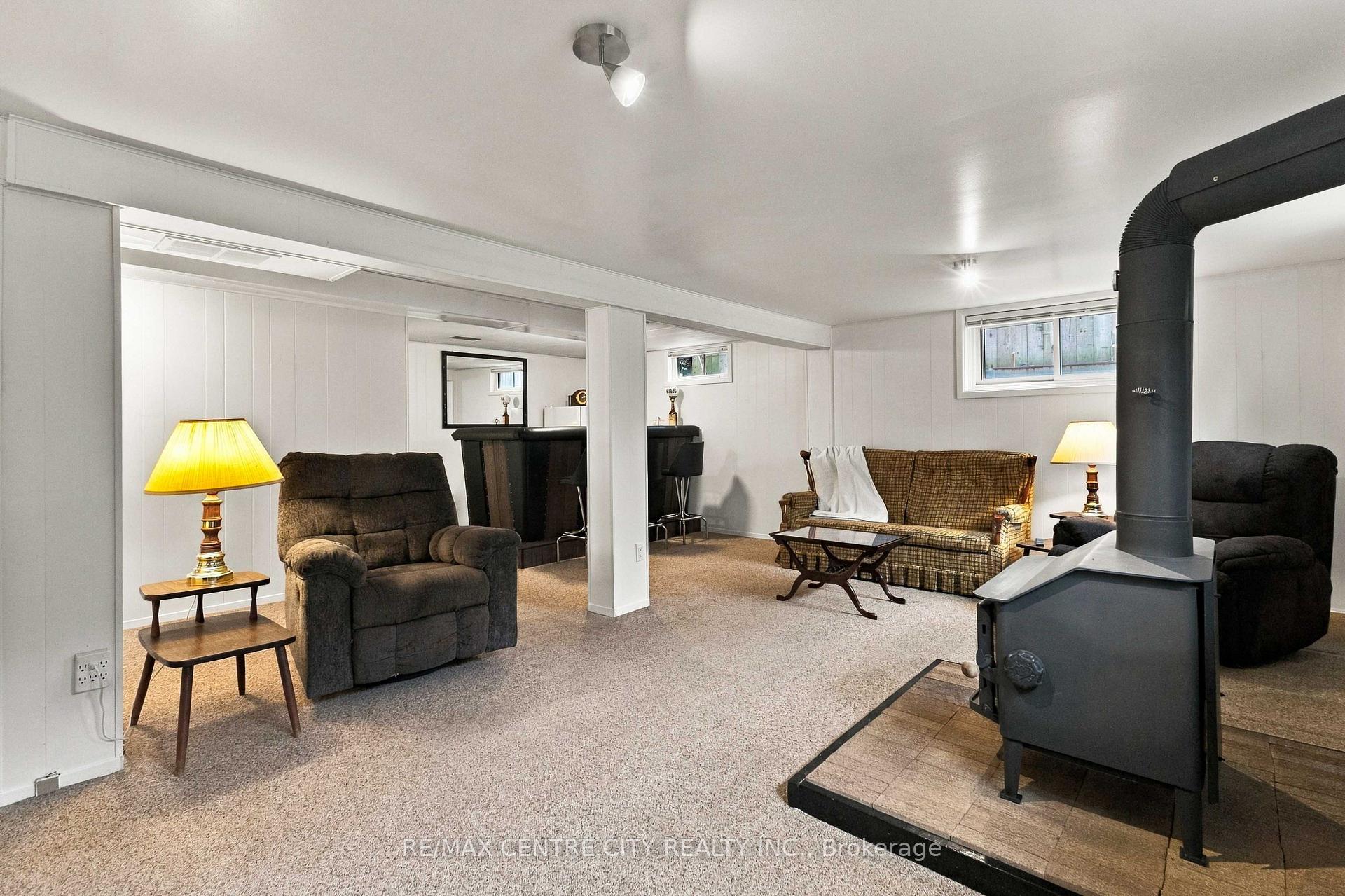 Photo 34 of 1006 Apache Road, London, East D — HOMEH
