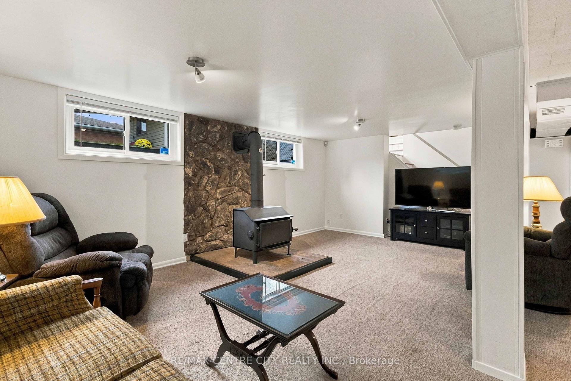 Photo 35 of 1006 Apache Road, London, East D — HOMEH