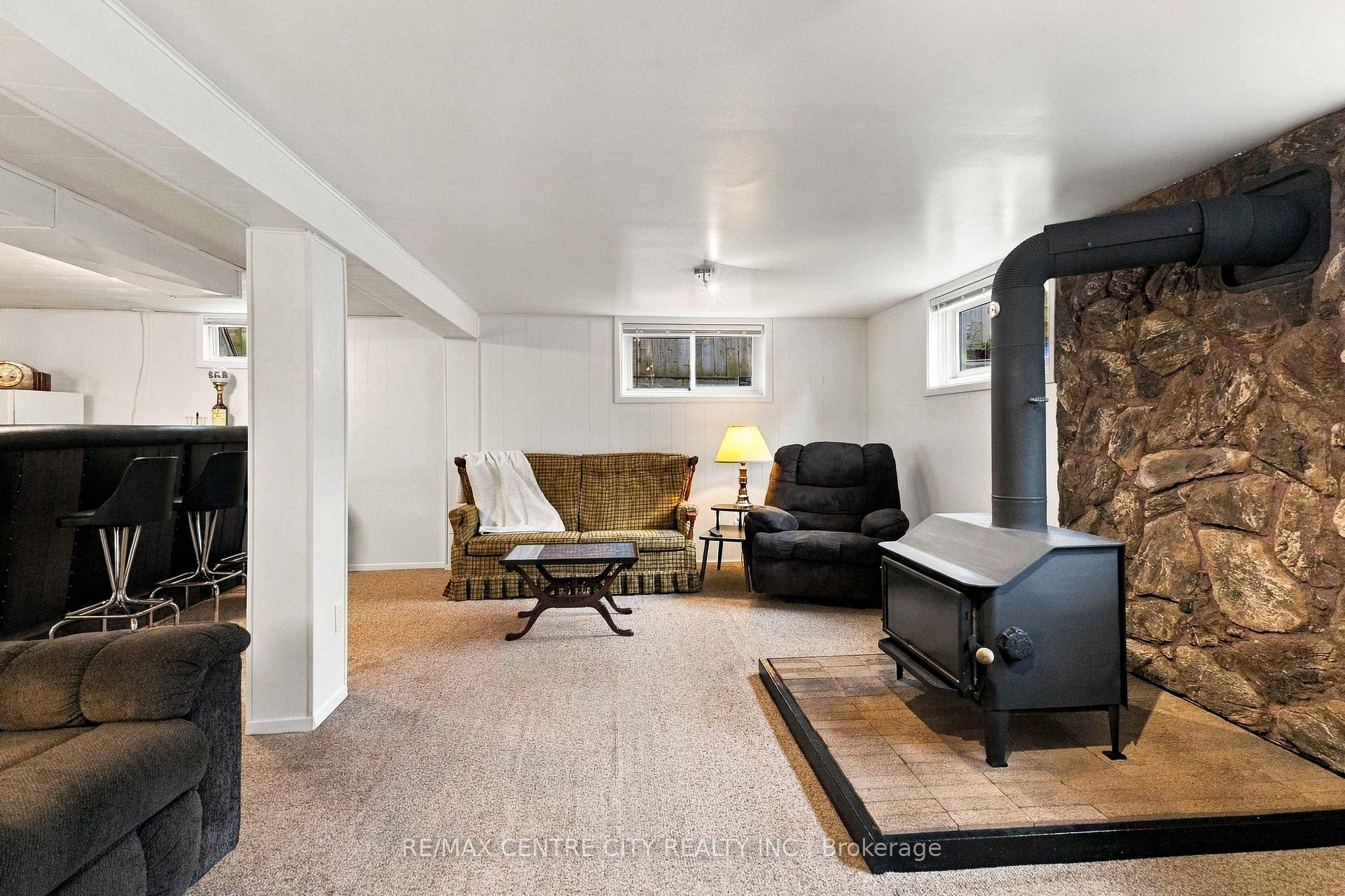 Photo 36 of 1006 Apache Road, London, East D — HOMEH