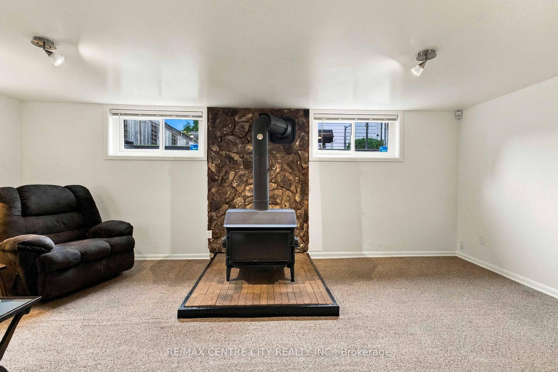 Photo 37 of 1006 Apache Road, London, East D — HOMEH