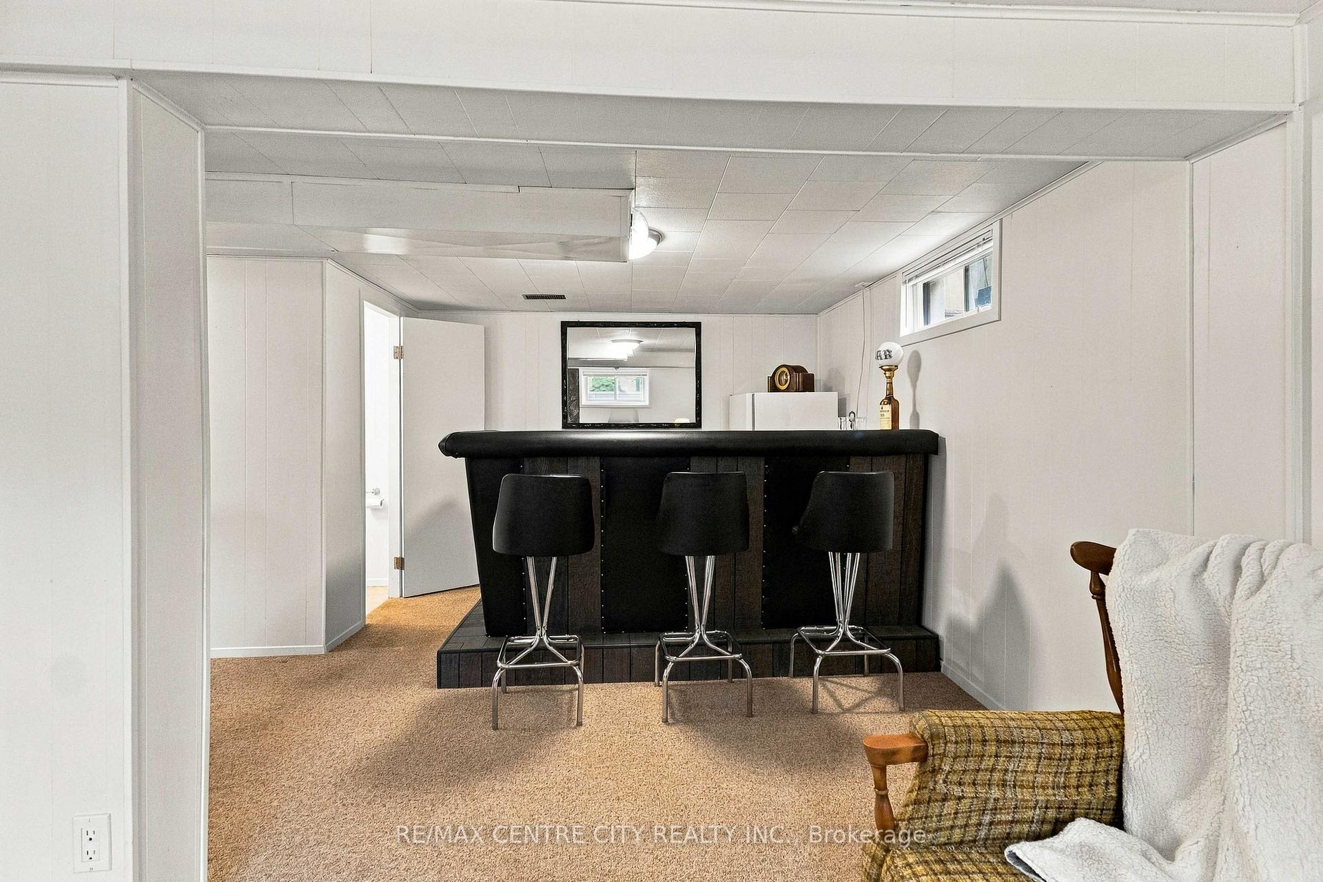 Photo 40 of 1006 Apache Road, London, East D — HOMEH