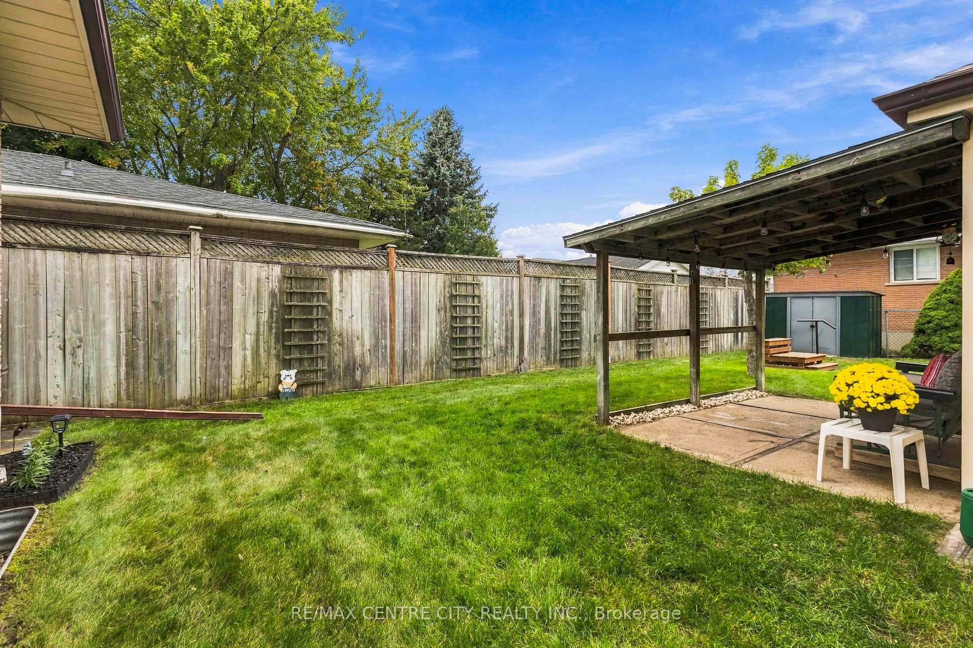 Photo 43 of 1006 Apache Road, London, East D — HOMEH